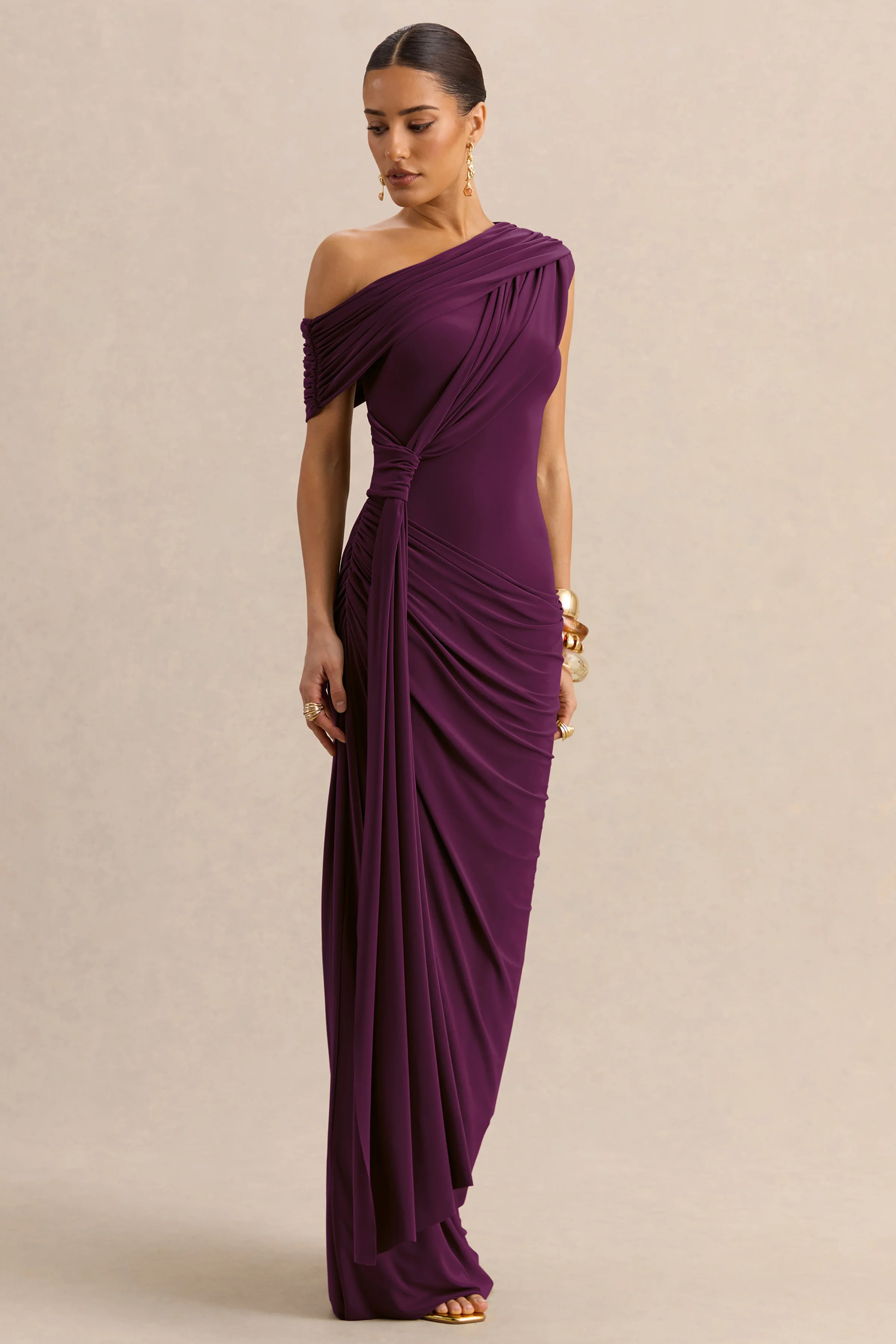 Avialee | Donker Pruim Rode Asymmetrische Hals Maxi Jurk Met Gerimpelde Details En Ceintuur - Image 6