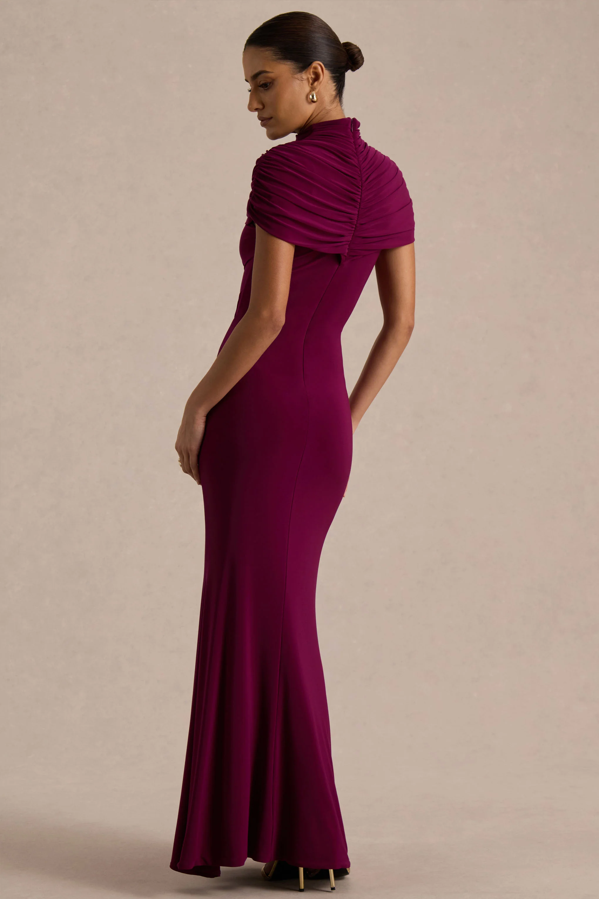 Azaria | Bordeaux Hoge Hals Maxi Jurk Met Gerimpeld Details - Image 2
