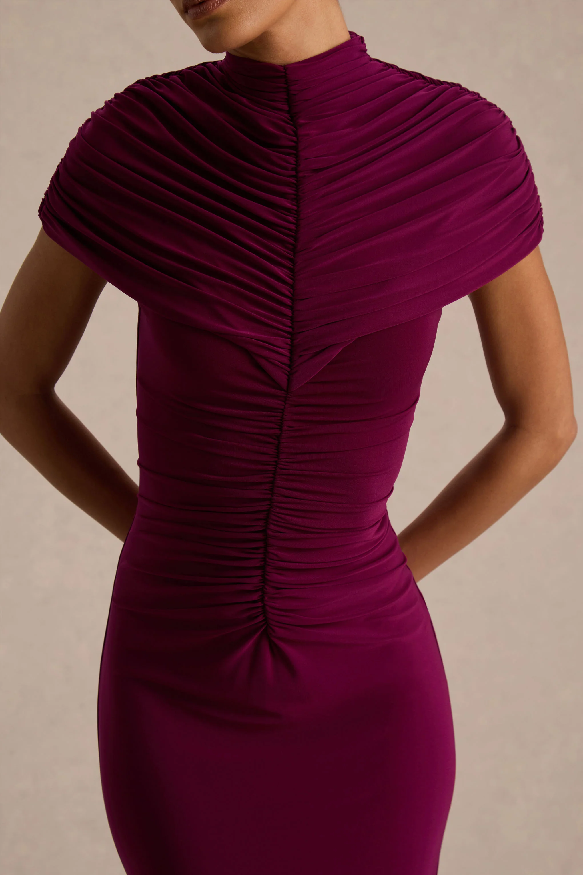 Azaria | Bordeaux Hoge Hals Maxi Jurk Met Gerimpeld Details - Image 3