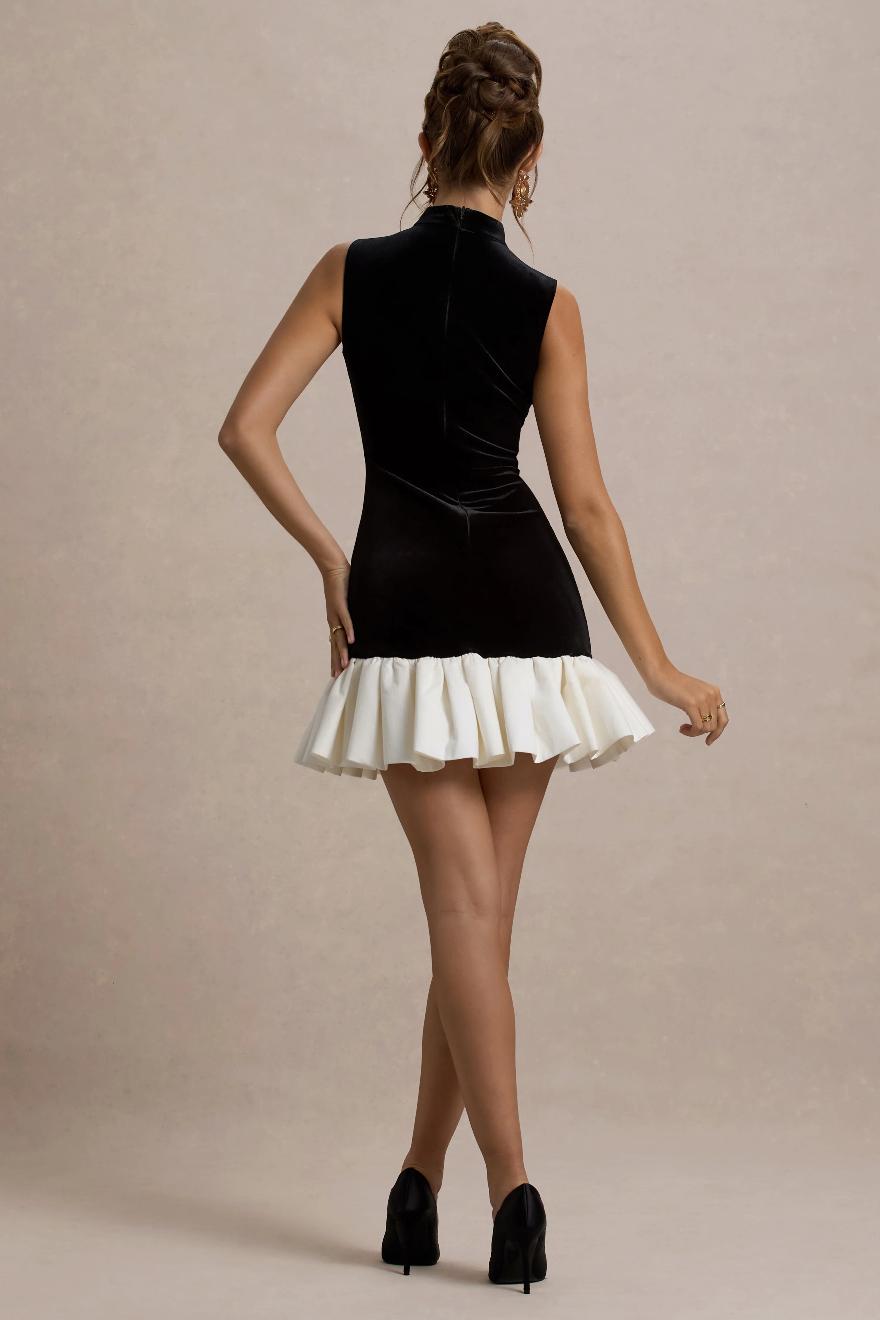 Baxter | Zwart-Witte Velours Mini Jurk Met Satijn Rucherand - Image 2