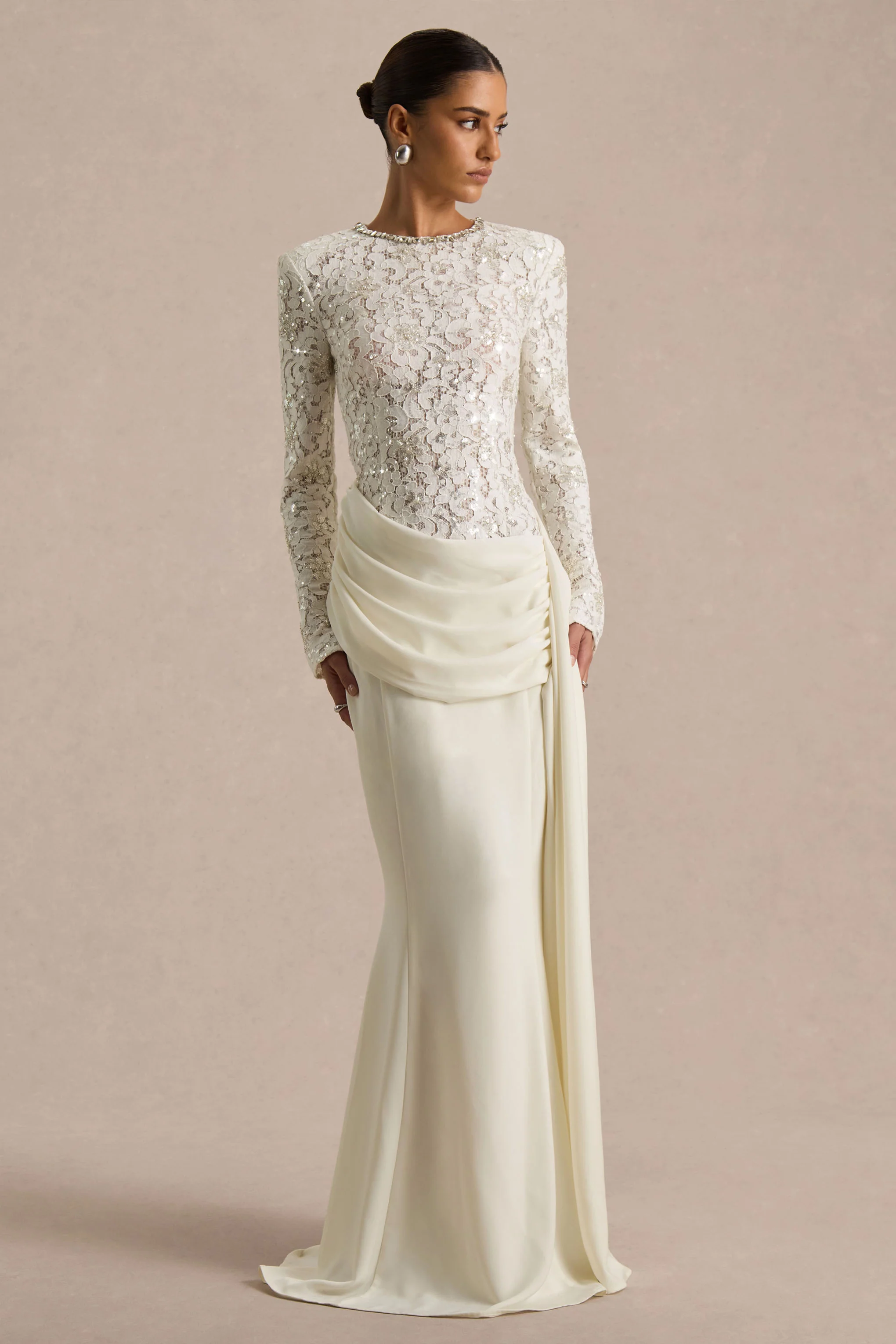 Beau | Ecru Kant Maxi Jurk Met Hoge Hals En Draperend Detail