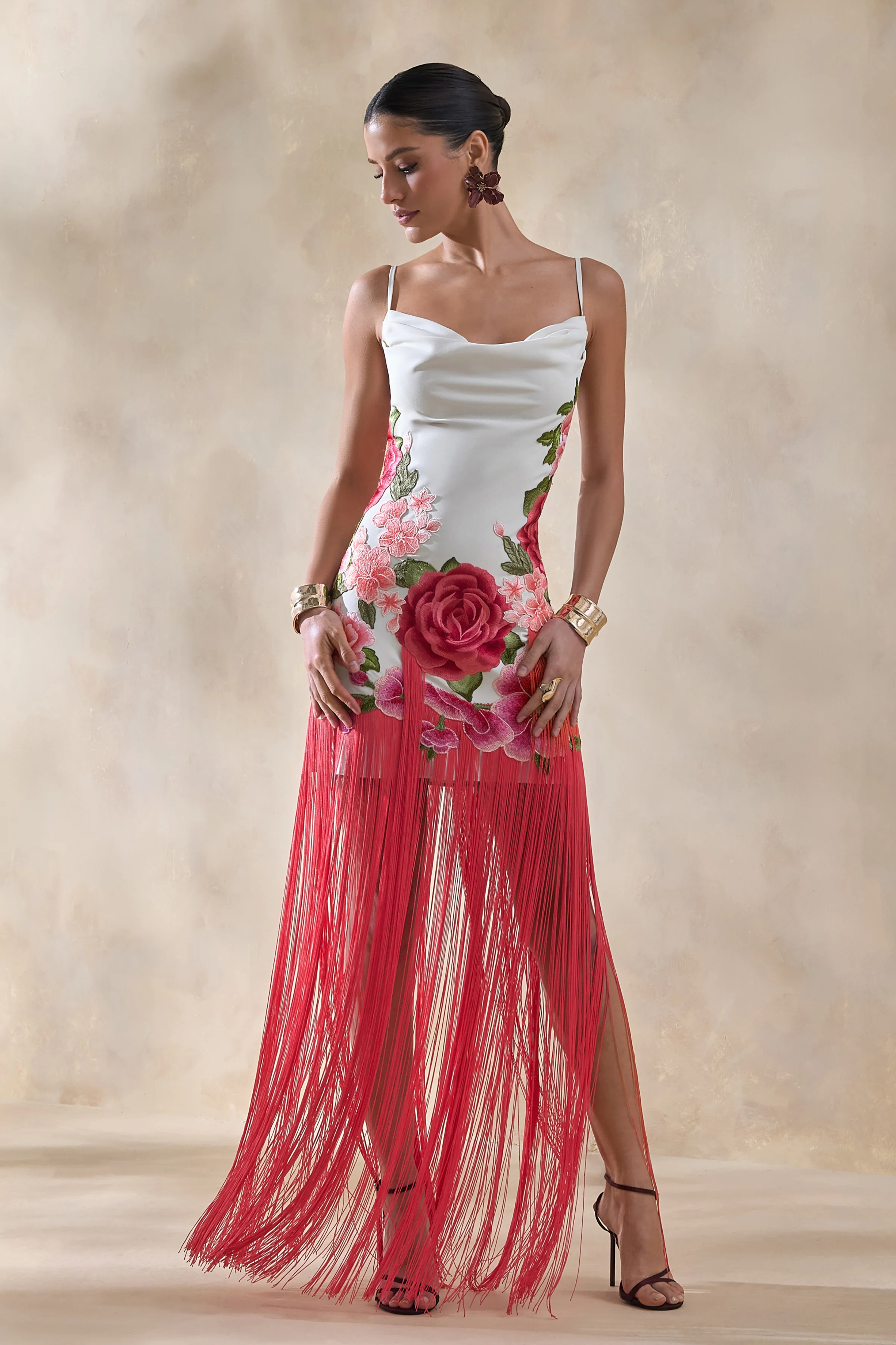Bejewelled | Creme en Roze Bloemenprint Draperende Hals Maxi Jurk Met Franje Zoom