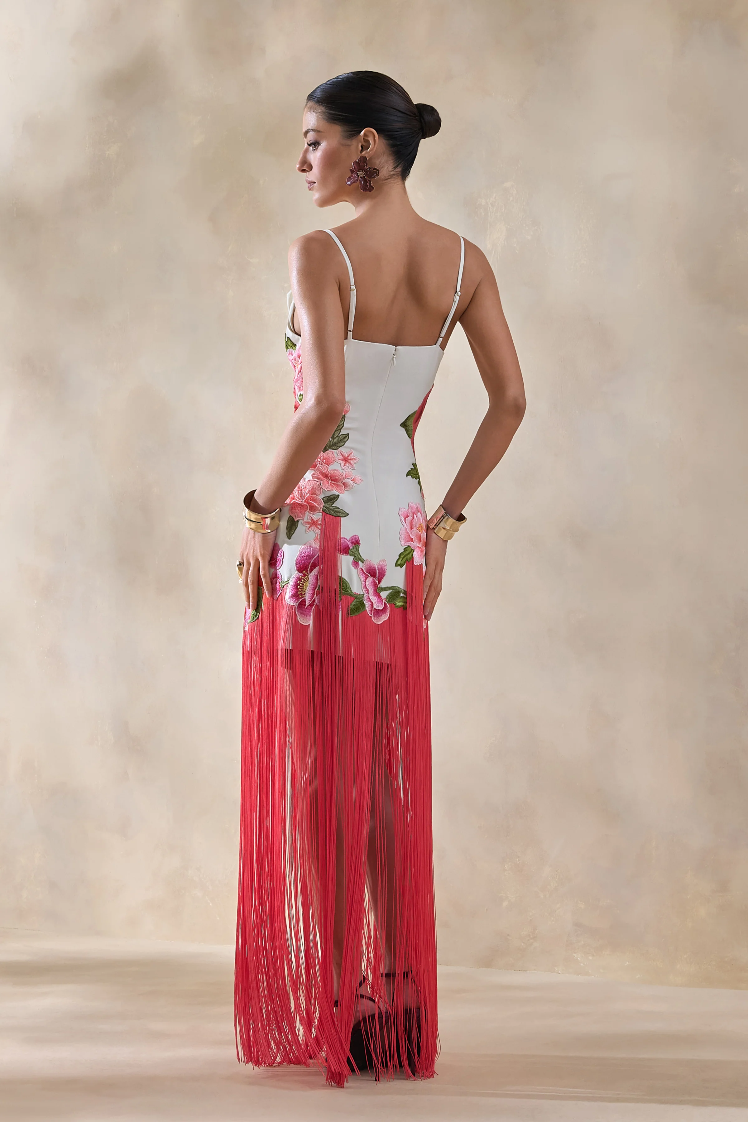 Bejewelled | Creme en Roze Bloemenprint Draperende Hals Maxi Jurk Met Franje Zoom - Image 3