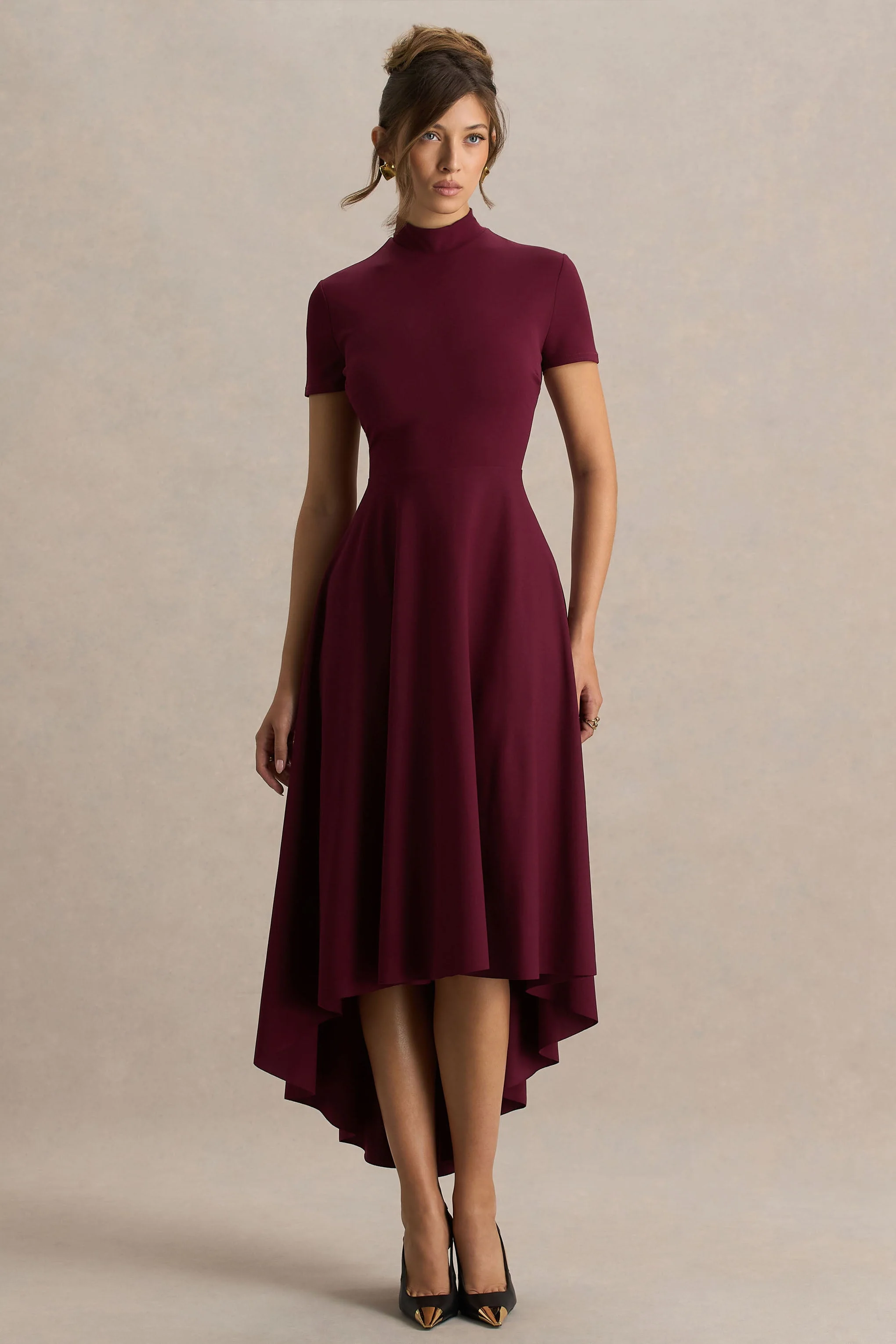 Bellona | Bordeaux Hoog-Lage Midi Jurk Met Hoge Hals