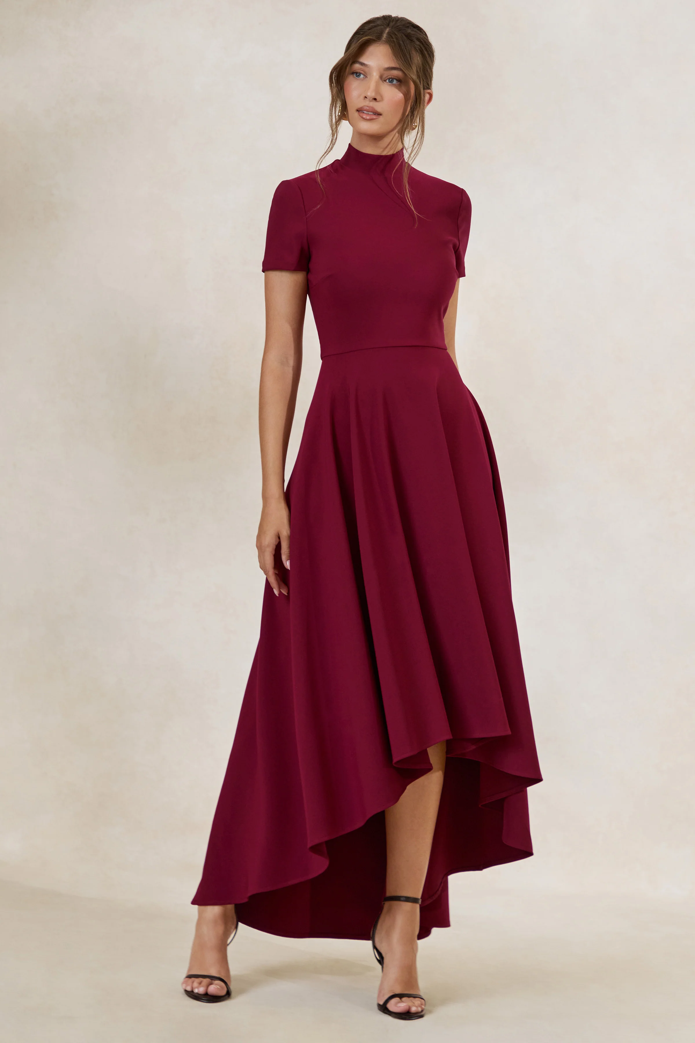 Bellona | Bordeauxrode Hoge Hals Midi Jurk Met Hooglage Zoom
