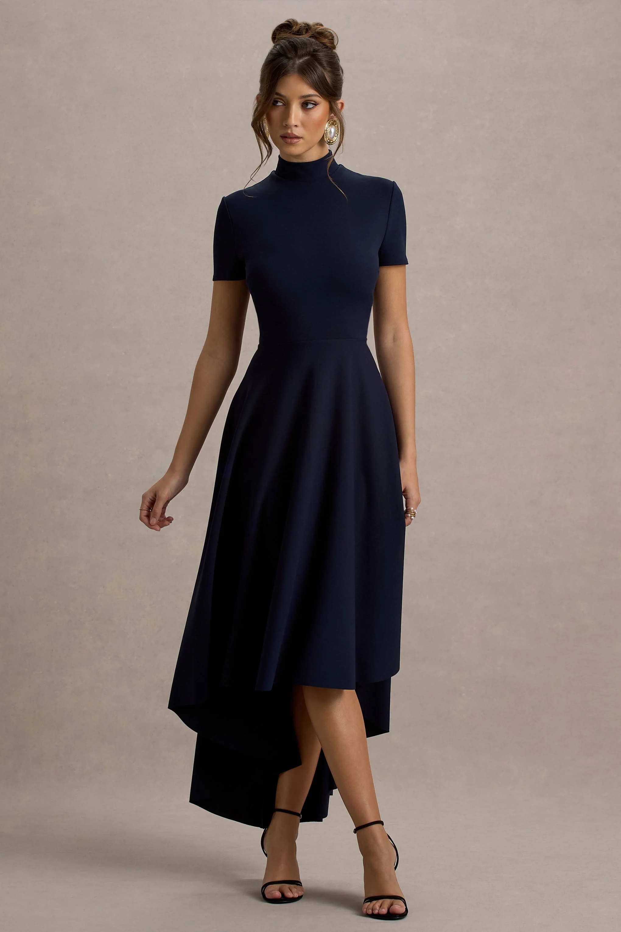 Bellona | Marineblauwe Hoge Hals Midi Jurk Met Hoog-Lage Zoom