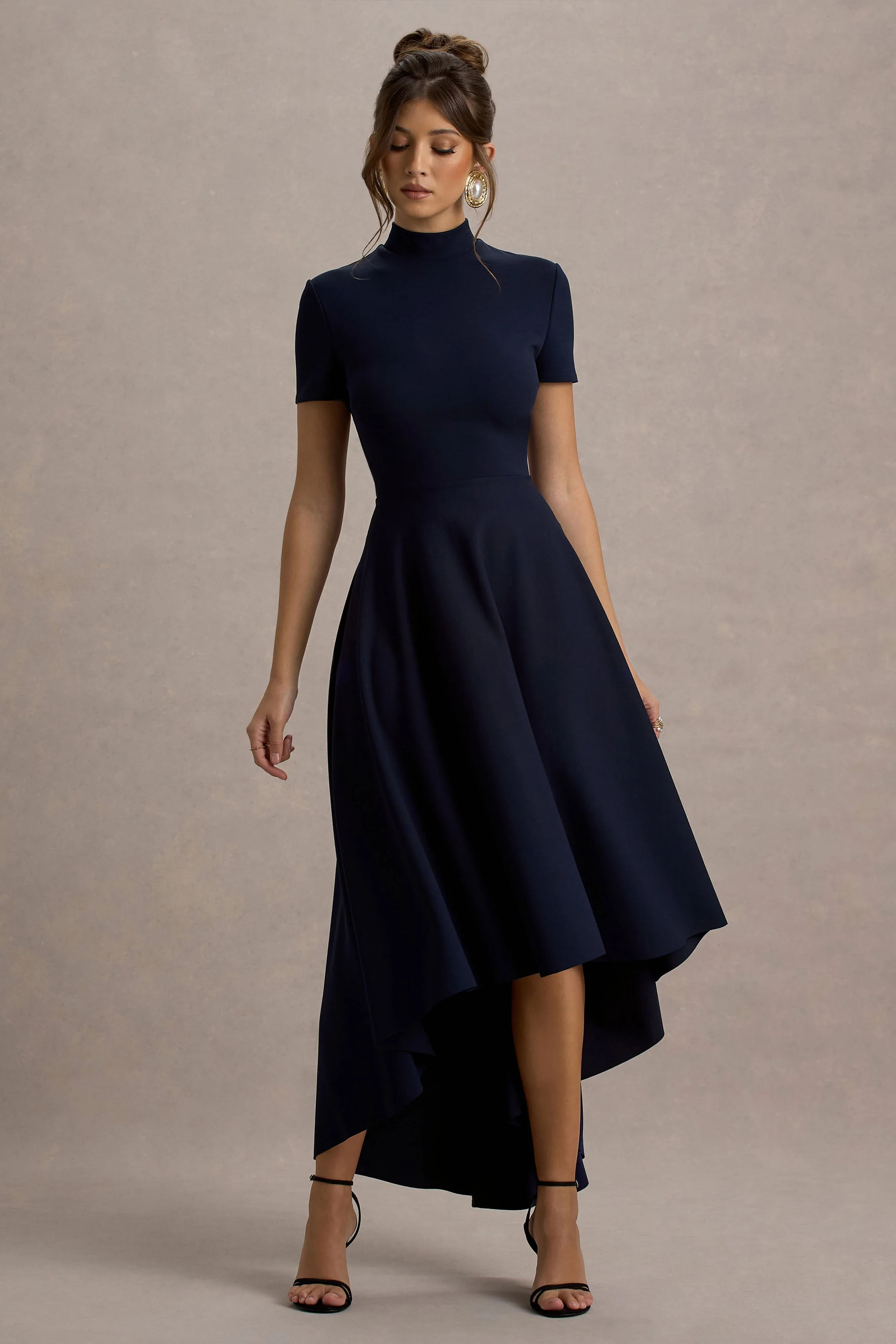 Bellona | Marineblauwe Hoge Hals Midi Jurk Met Hoog-Lage Zoom - Image 4