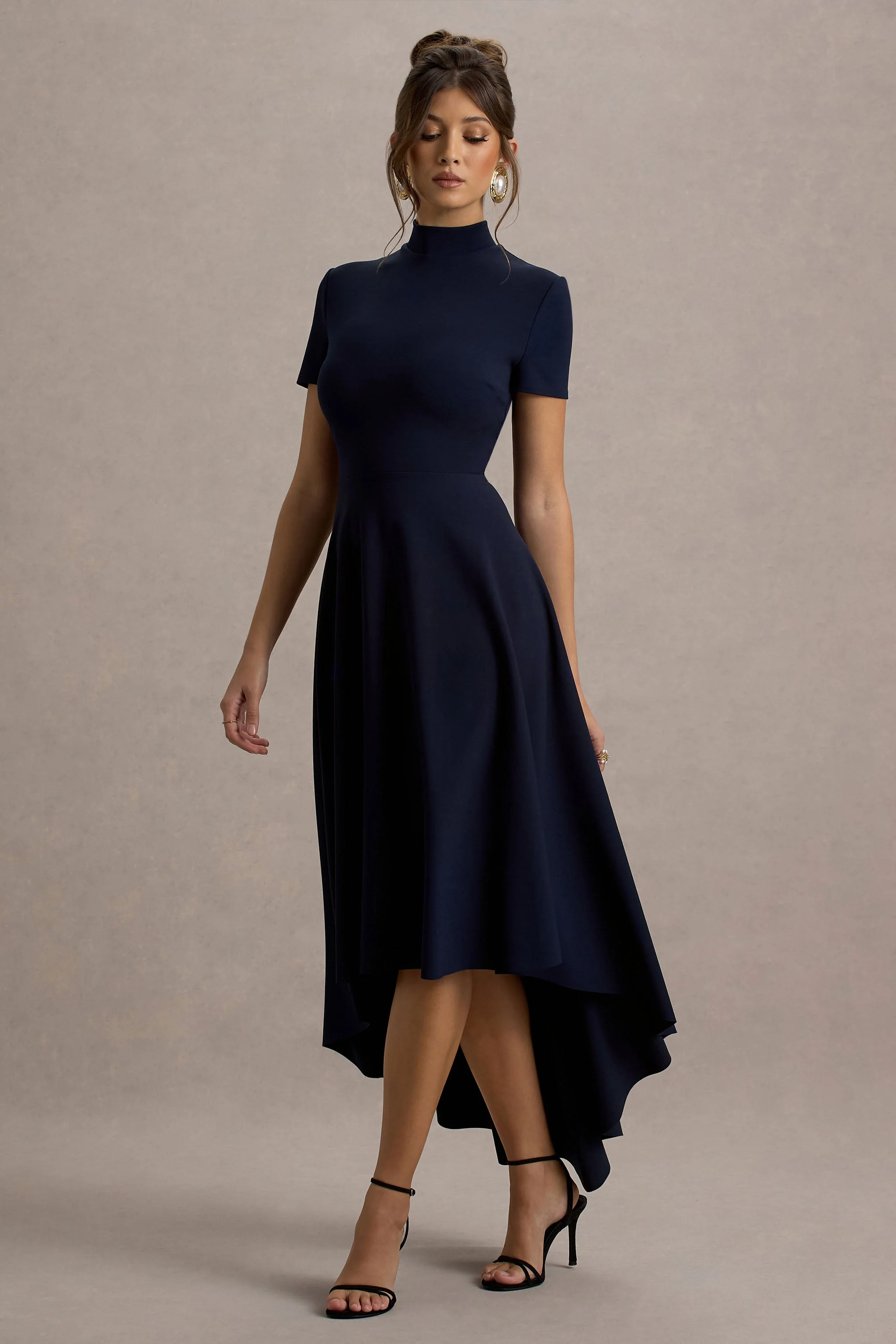 Bellona | Marineblauwe Hoge Hals Midi Jurk Met Hoog-Lage Zoom - Image 5