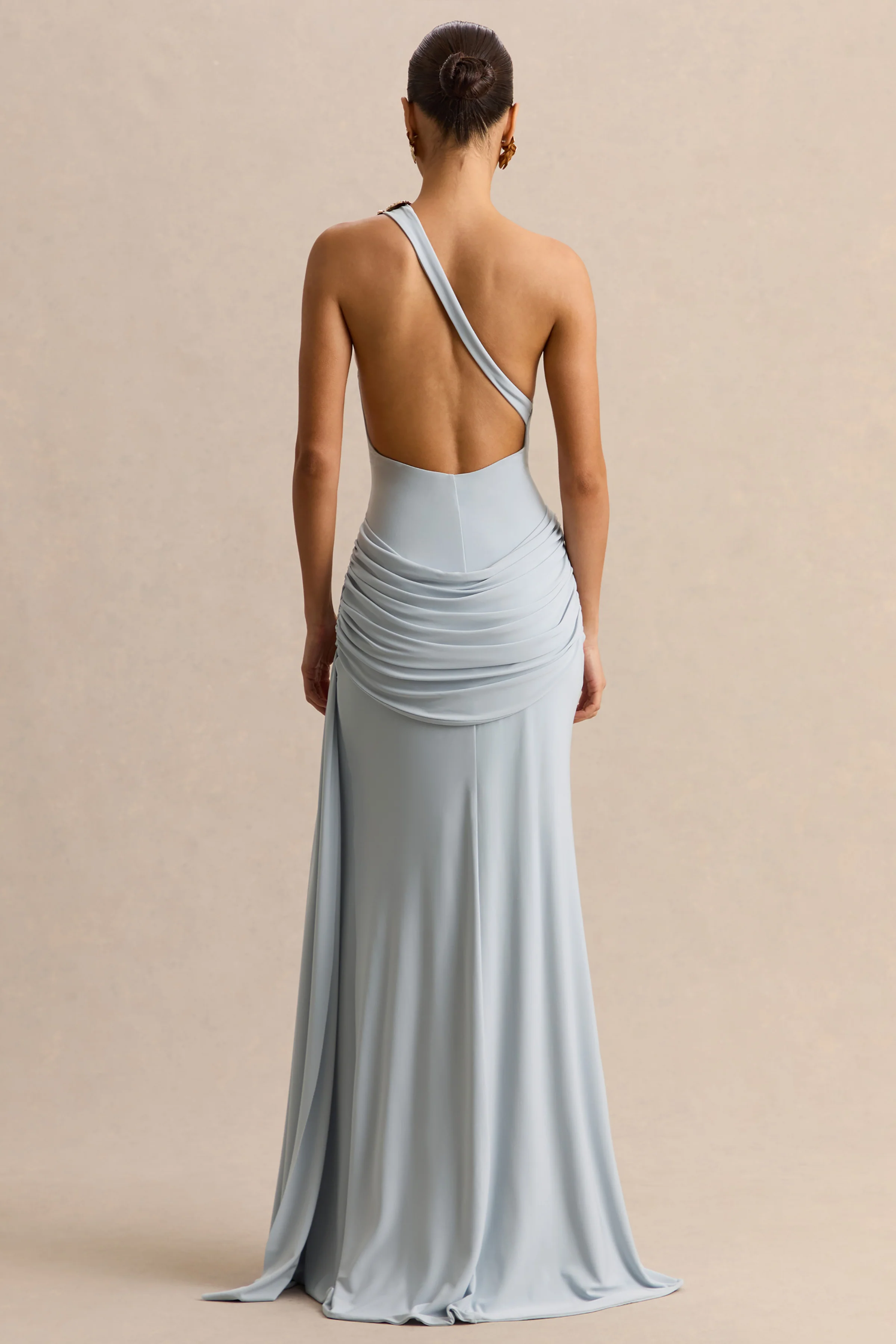 Belrose | Blauwe Maxi Jurk Met Asymmetrische Hals, Gouden Detail En Ceintuur - Image 2