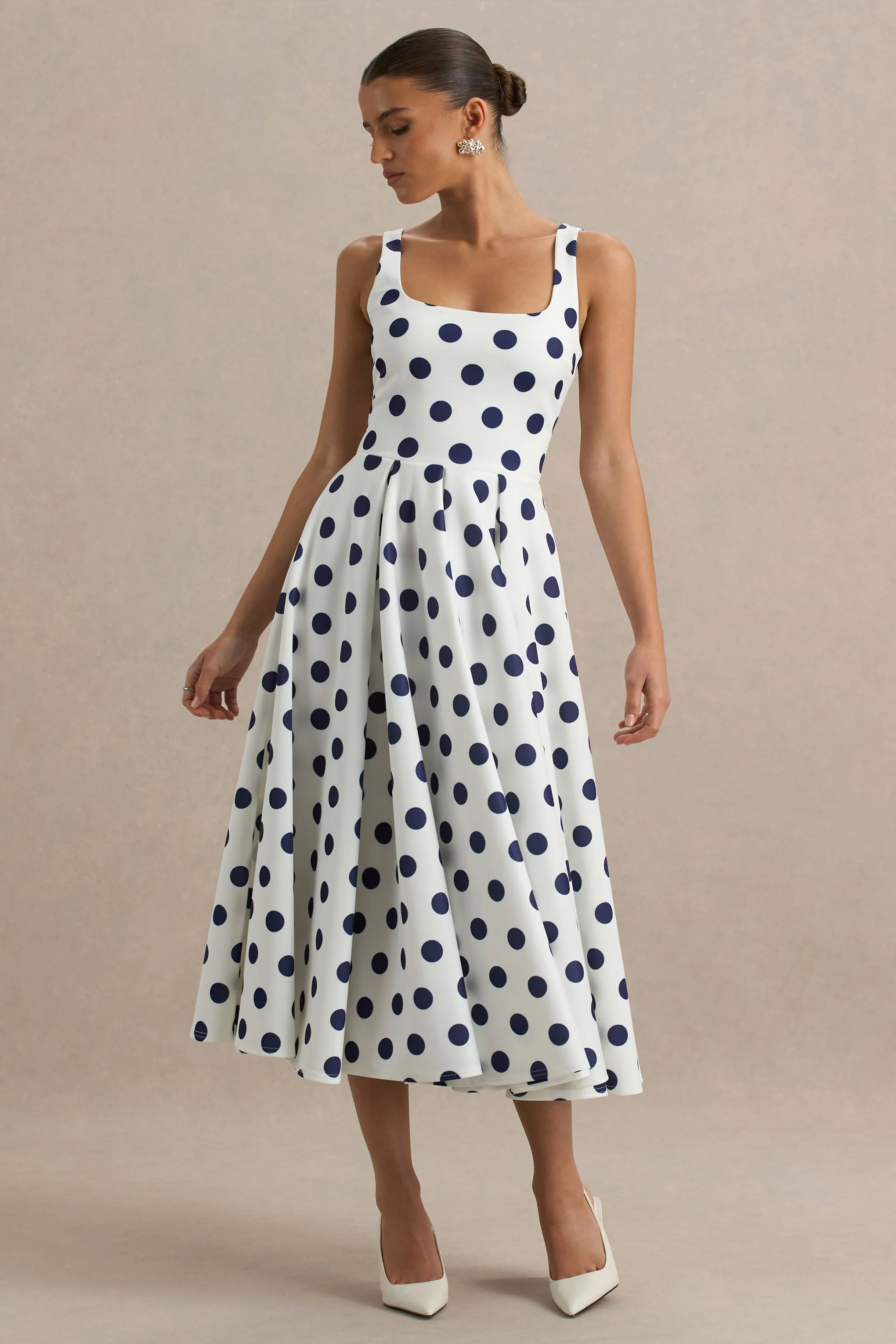Berta | Witte En Marineblauwe Stippen Print Vierkante Hals Midi Jurk - Image 3