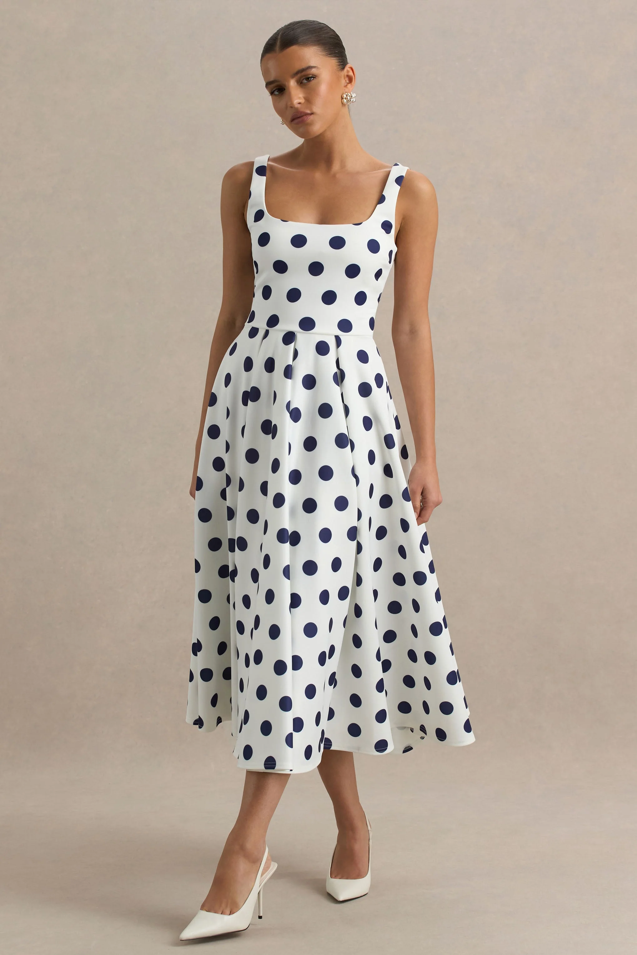 Berta | Witte En Marineblauwe Stippen Print Vierkante Hals Midi Jurk - Image 5