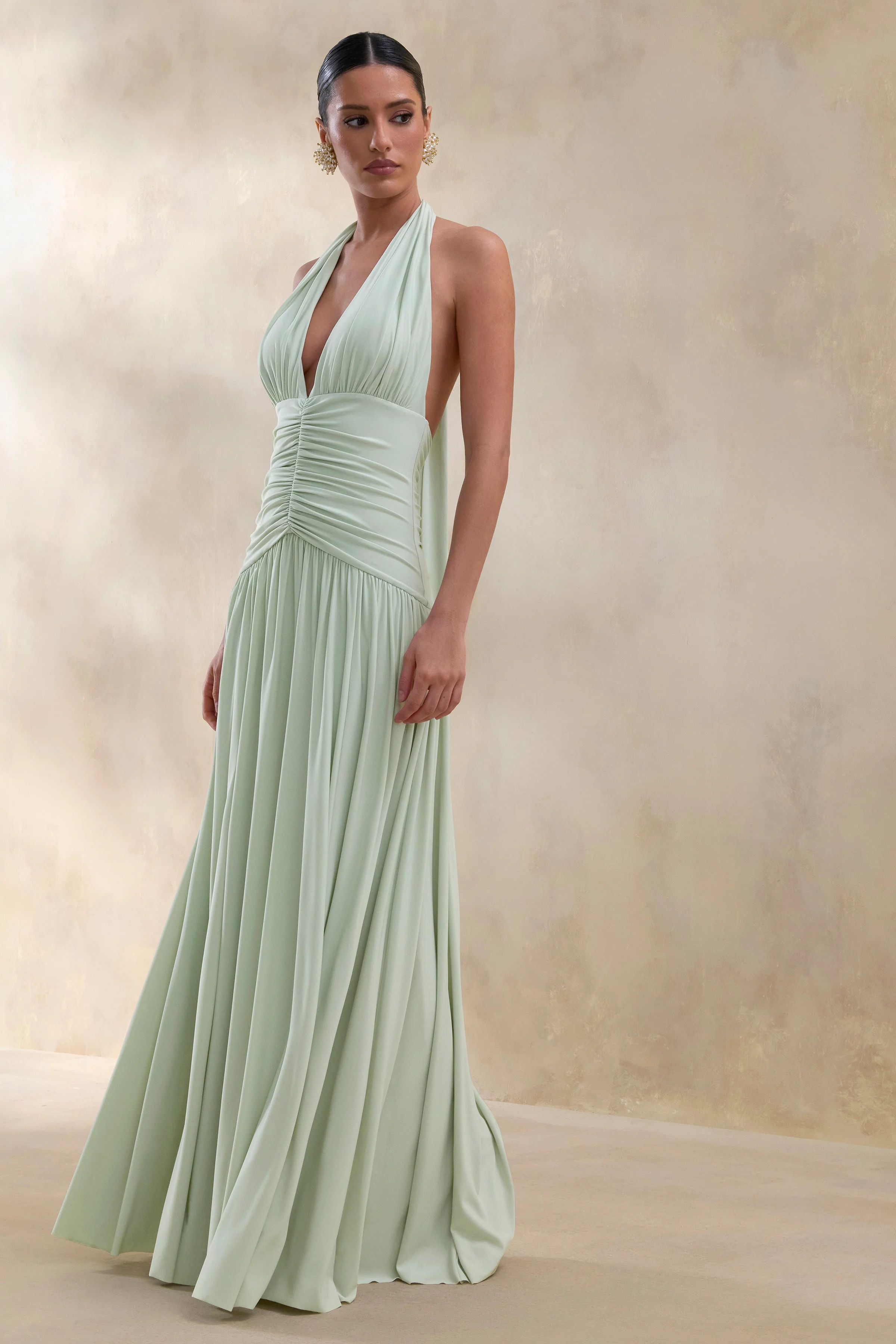Bettina | Saliegroene Maxi Jurk Met Diepe V-Hals En Gerimpelde Details - Image 5