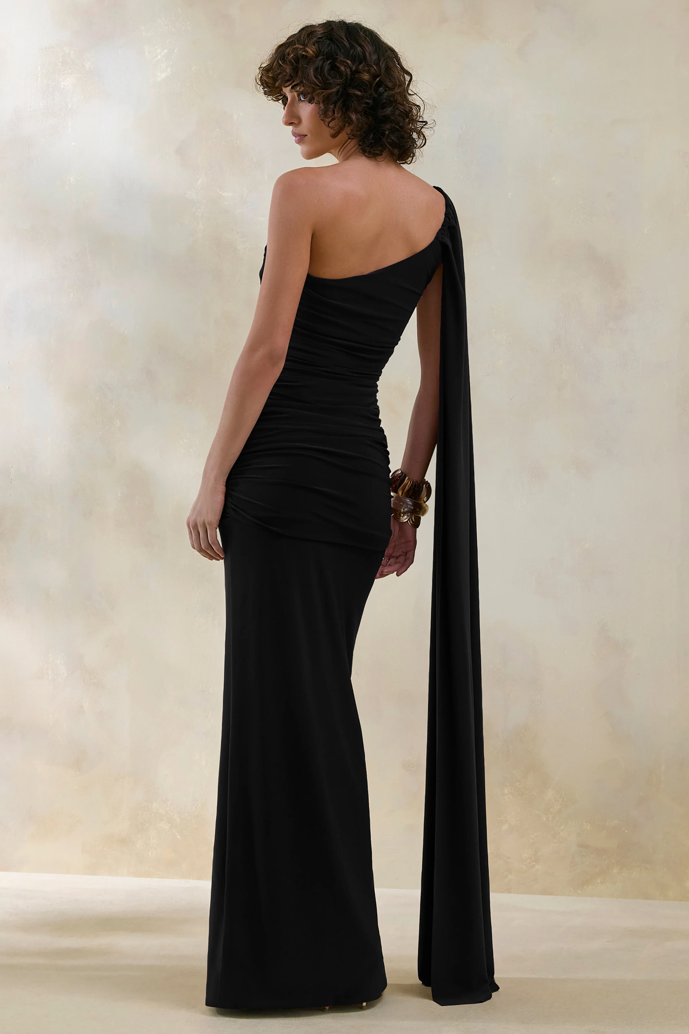 Bettine | Zwarte Asymmetrische Hals Maxi Jurk Met Cape Mouw - Image 2