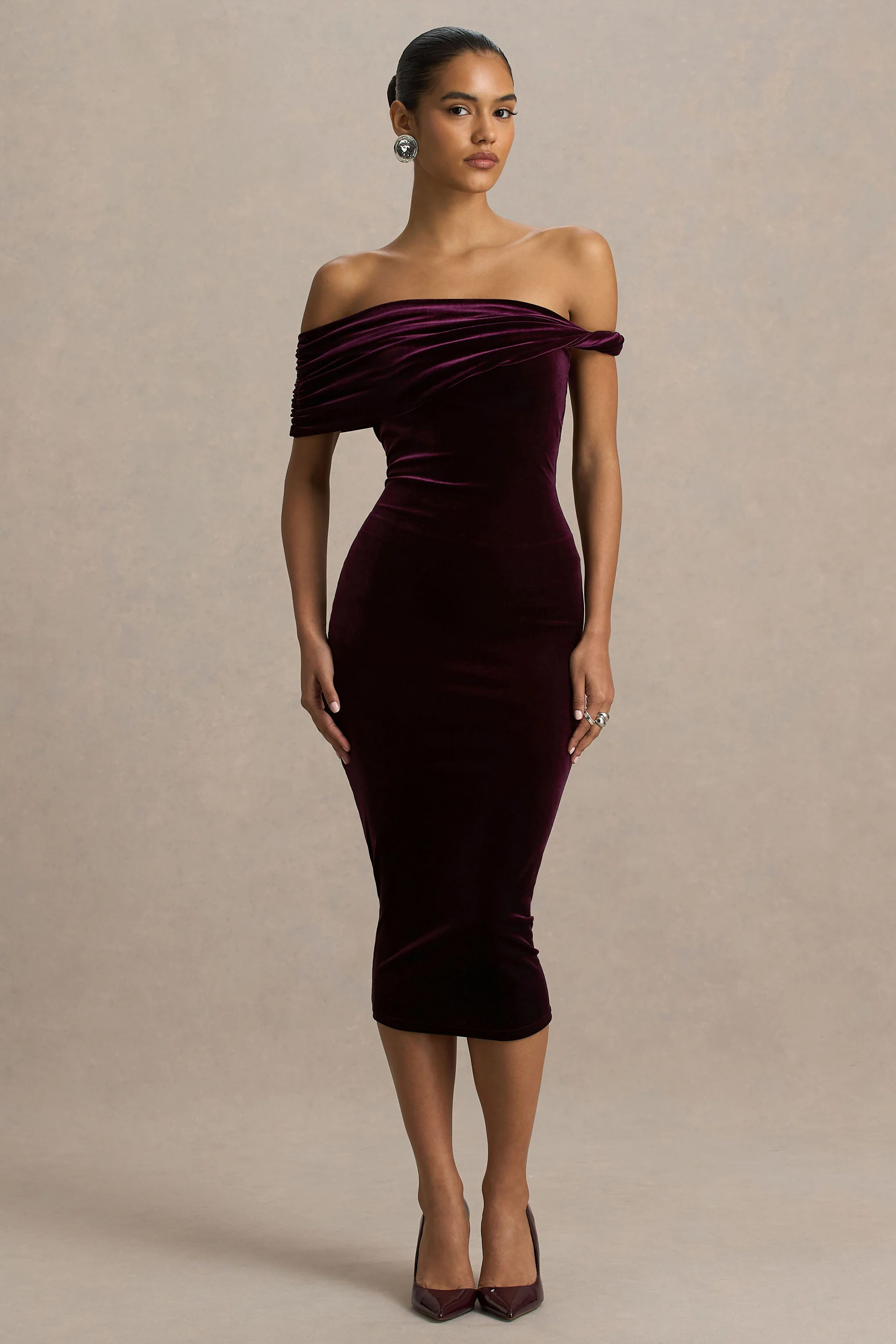 Billie | Bordeaux Donkerrode Fluwelen Bardot-Hals Midi Jurk Met Gedraaide Mouw