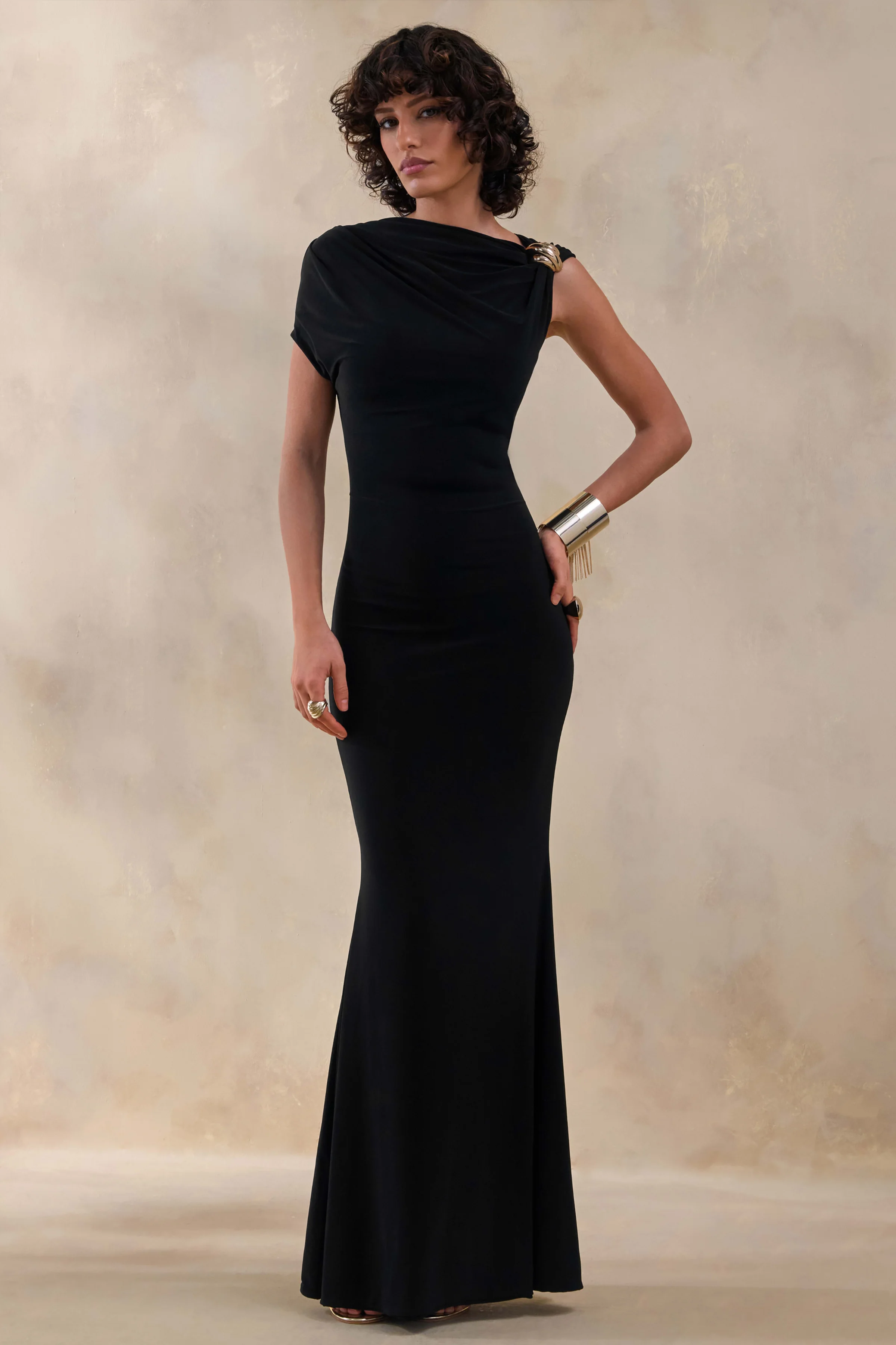 Blaire | Zwarte Asymmetrische Hals Maxi Jurk Met Gouden Detail