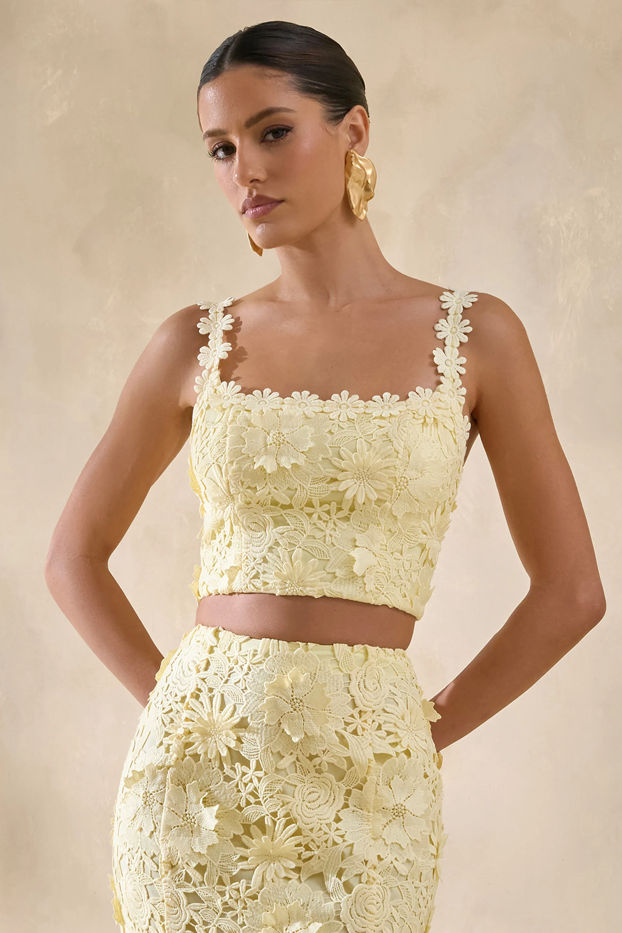 Blythe | Citroengele Kanten Crop Top Met Vierkante Hals - Image 2