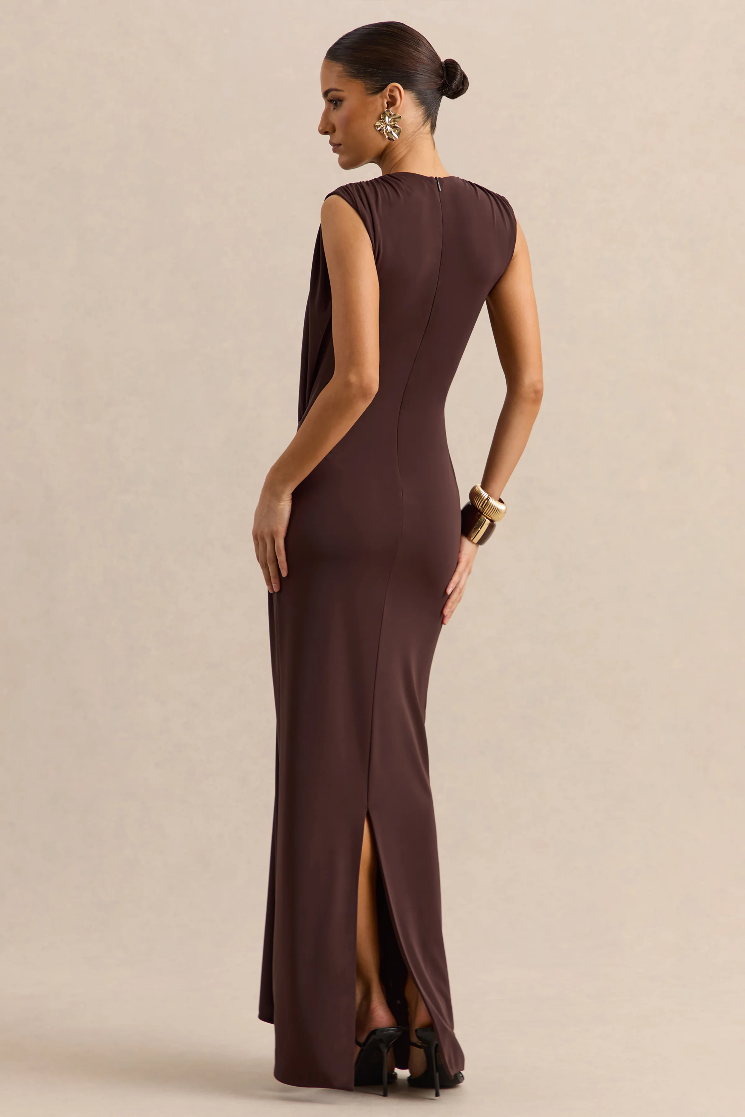 Blythia | Bruine Ronde Hals Maxi Jurk Met Geplooide Details - Image 2
