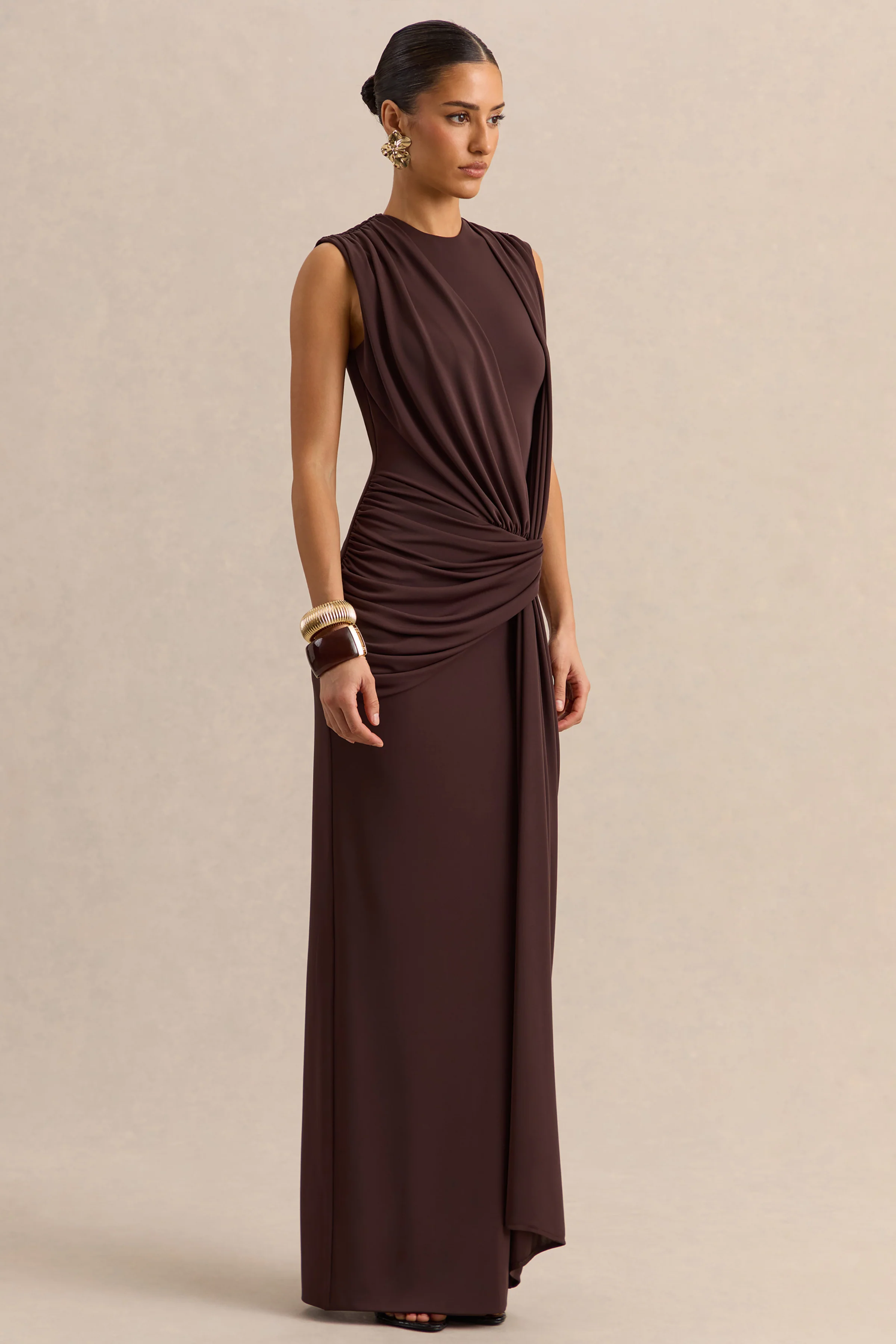 Blythia | Bruine Ronde Hals Maxi Jurk Met Geplooide Details - Image 4
