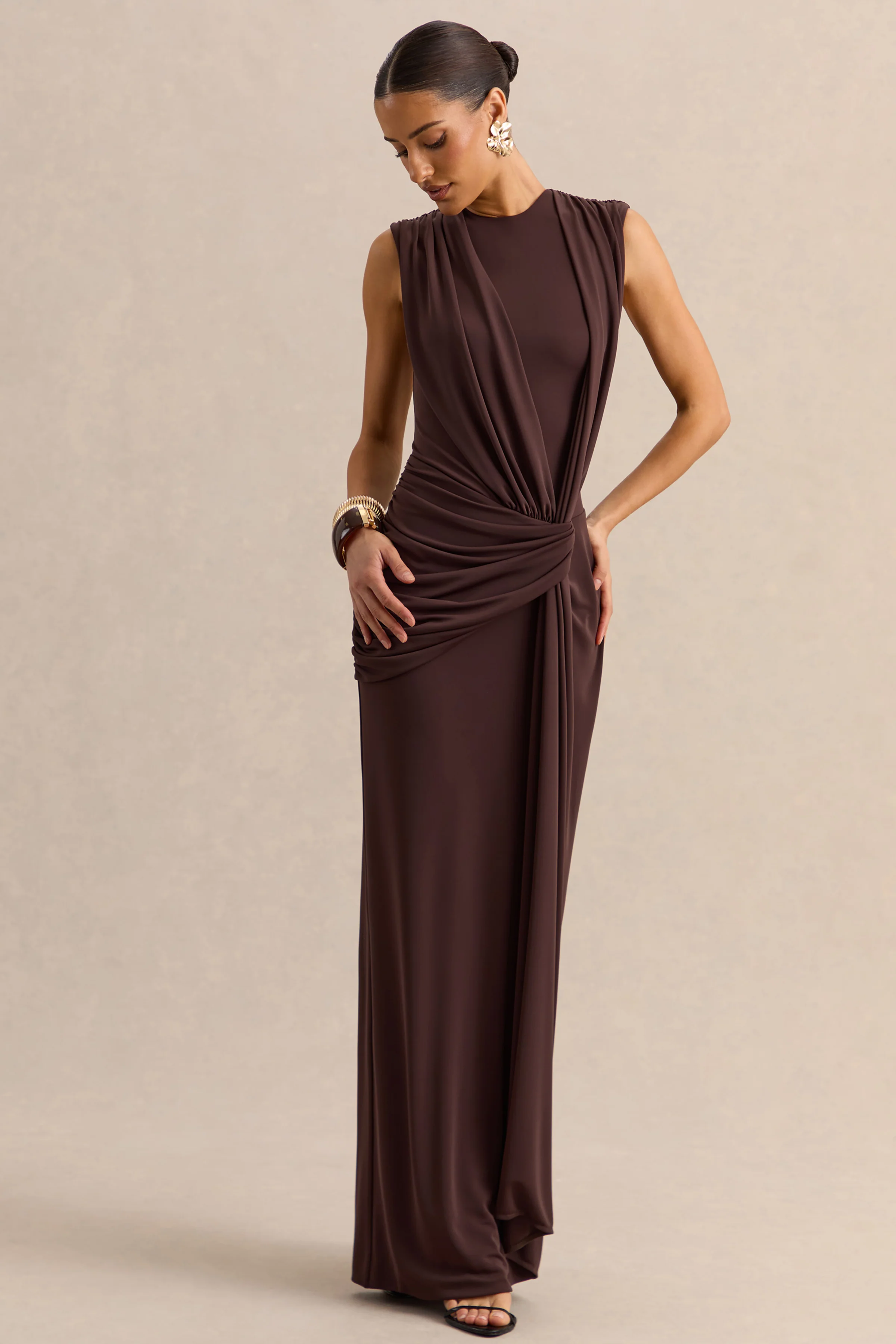 Blythia | Bruine Ronde Hals Maxi Jurk Met Geplooide Details - Image 5