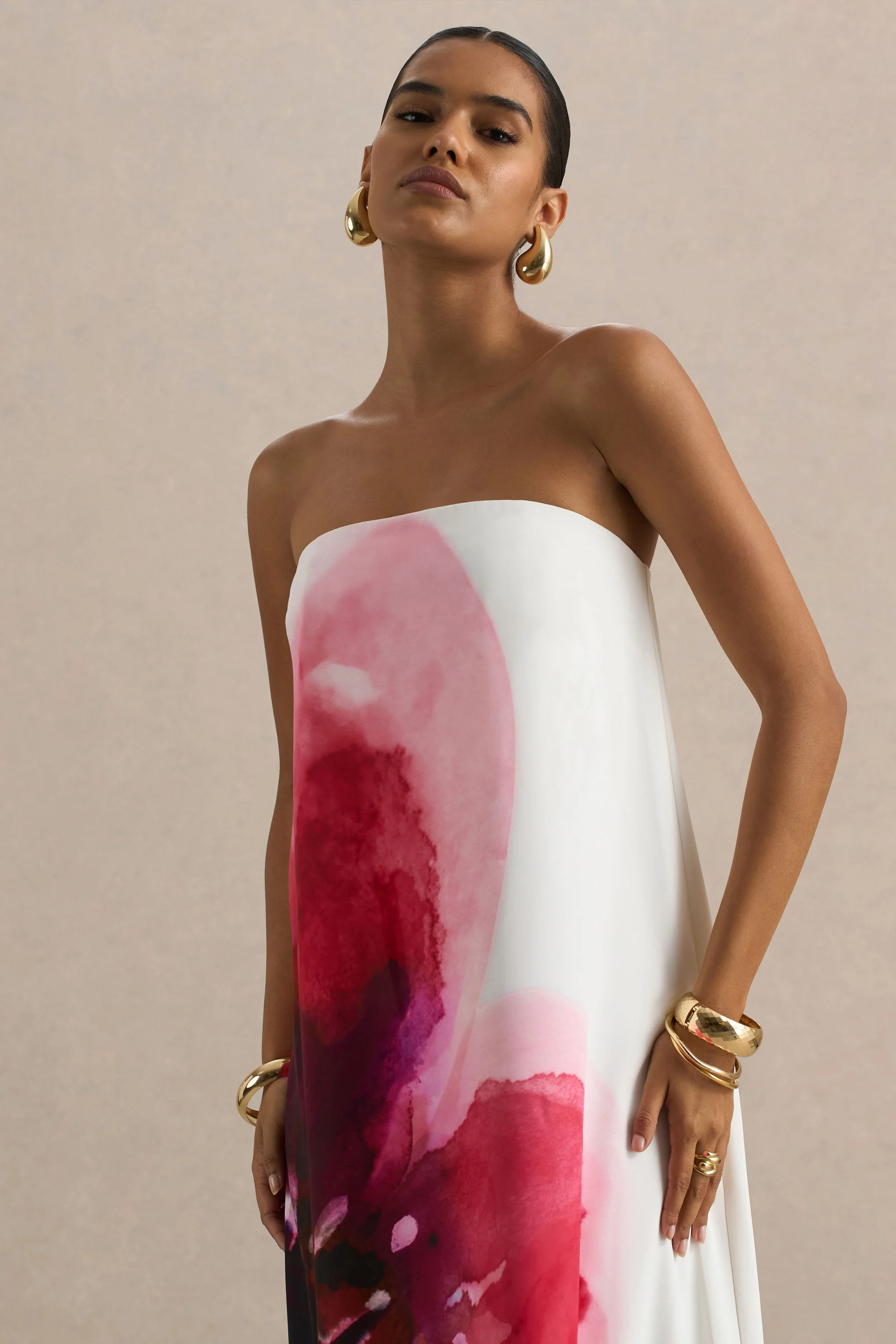 Breonna |Felroze Bandeau Maxi Jurk Met Bloemen Versiering - Image 6