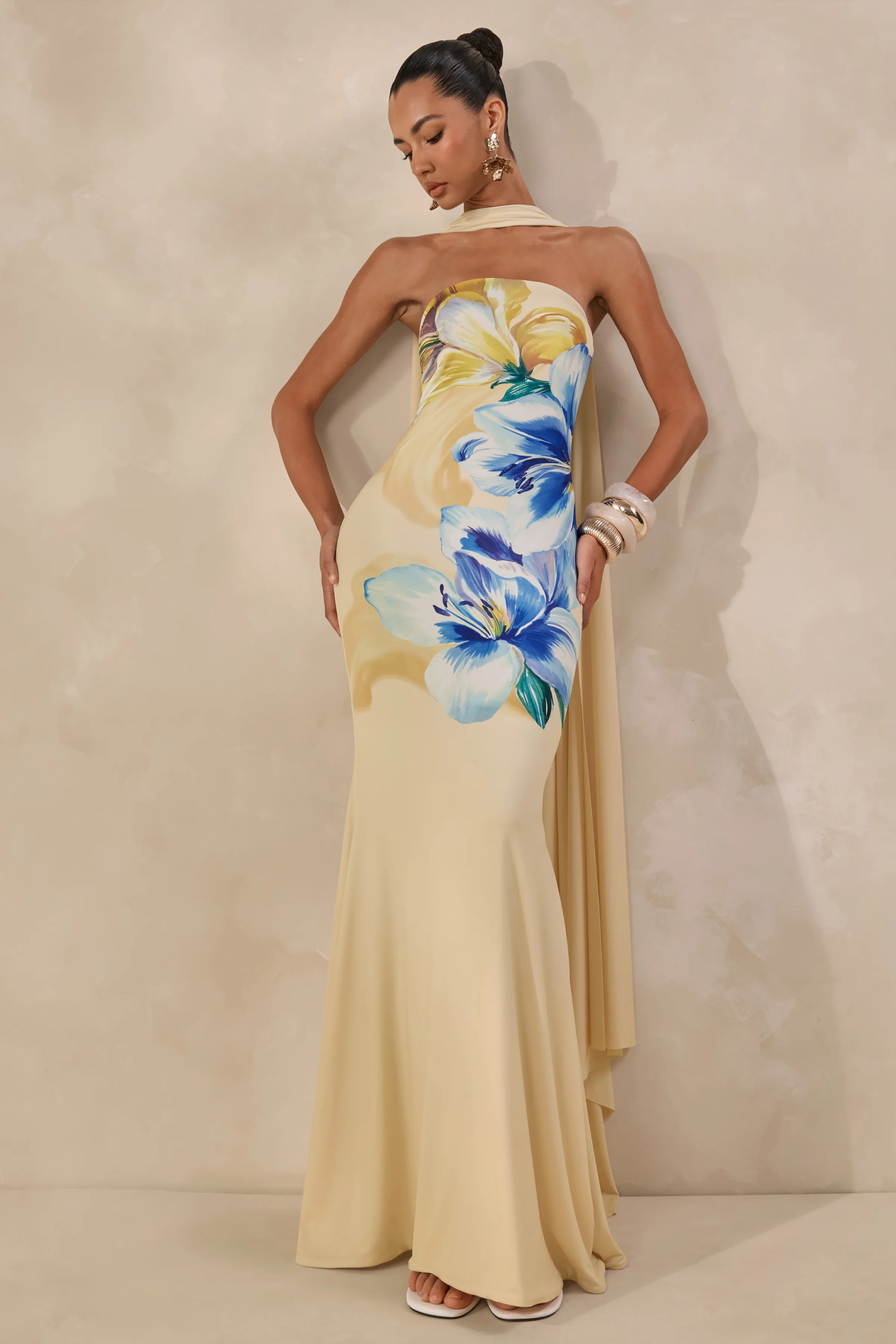 Brooke | Citroengele En Blauwe Bloemenprint Bandeau Maxi Jurk Met Sjaal - Image 5