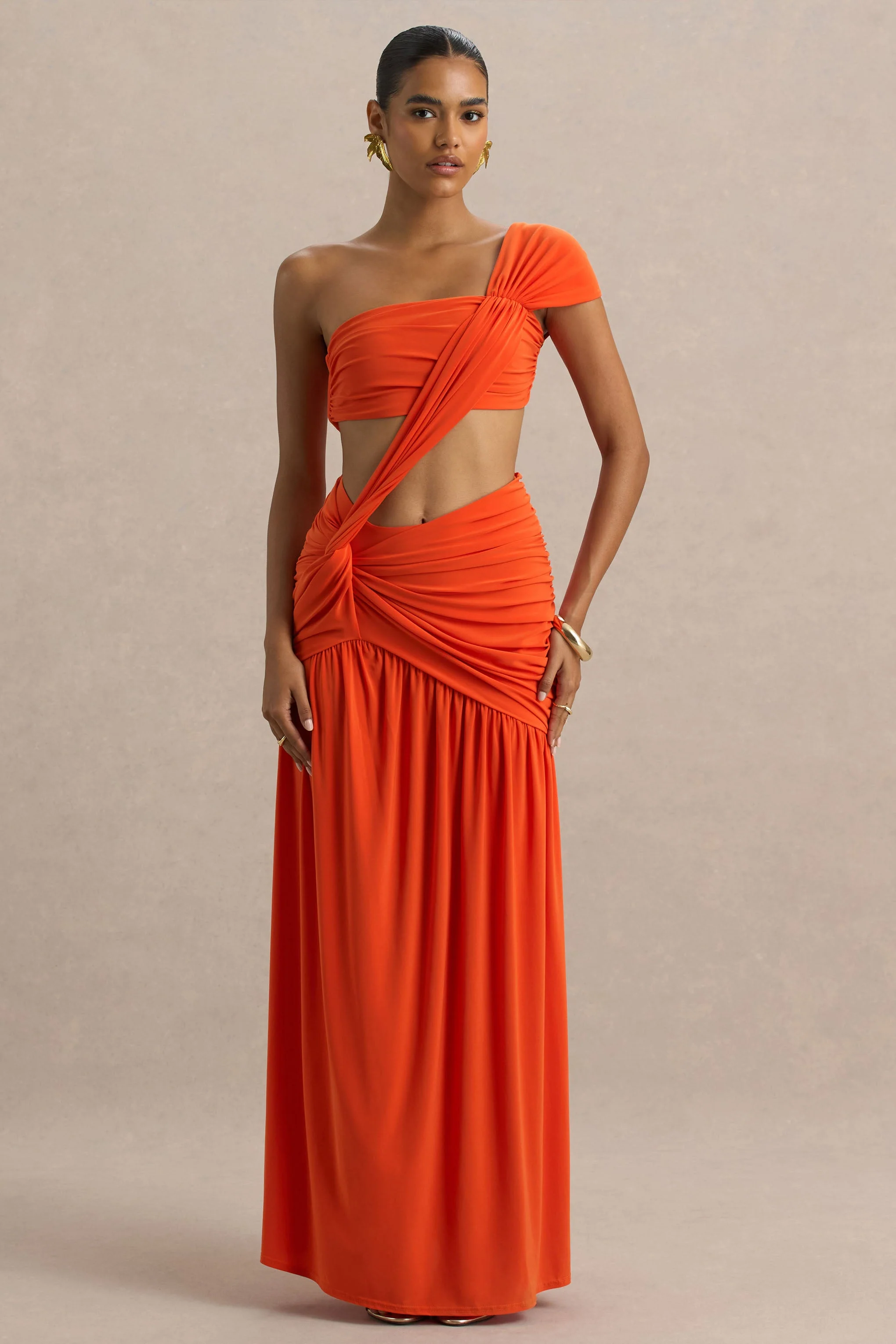 Cadiz | Oranje Asymmetrische Maxi Jurk Met Uitsnijding Detail En Open Rug - Image 4
