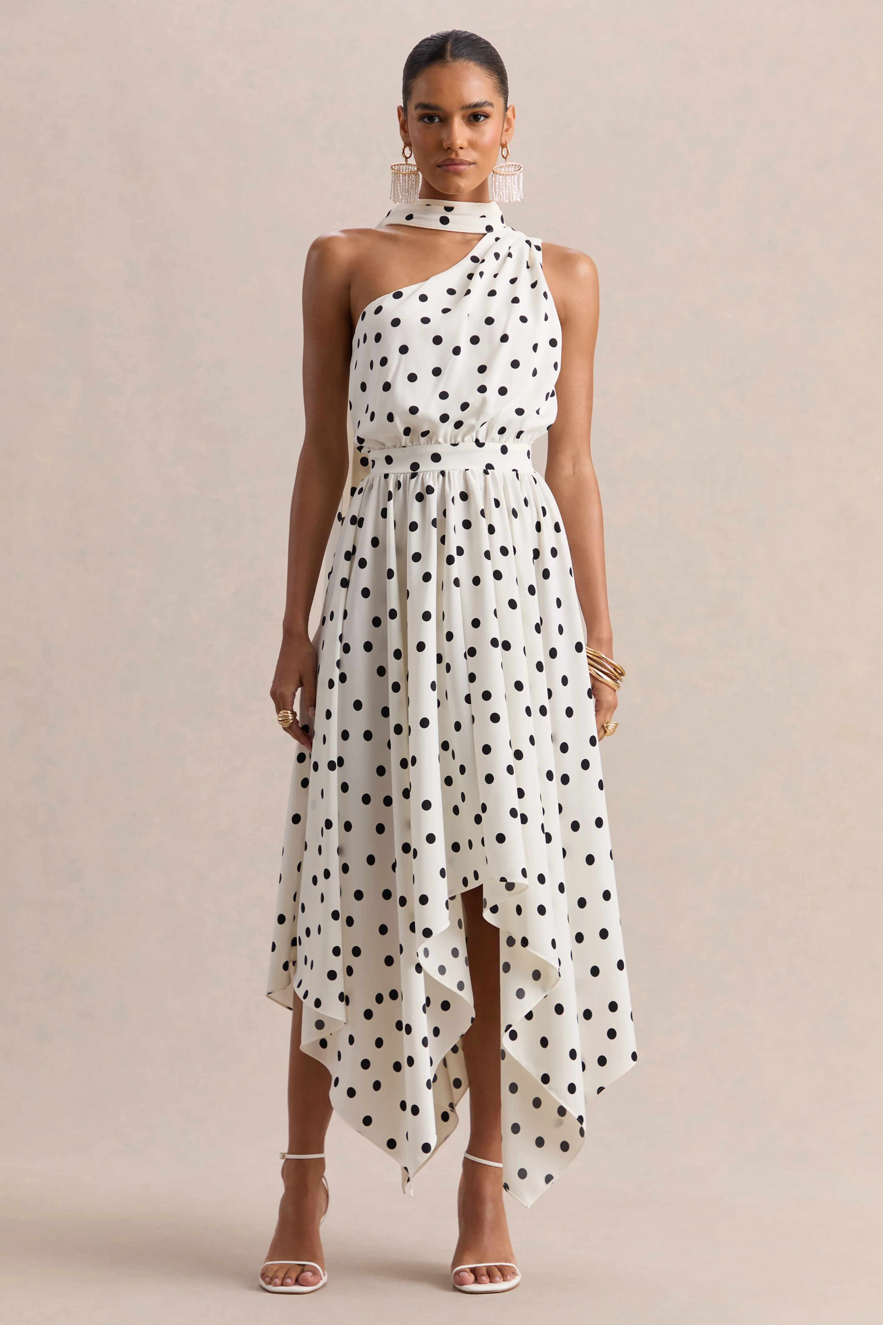Caluna | Zwarte-Witte Stippen Print Satijnen Midi Jurk Met Asymmetrische Hals En Sjaal Detail