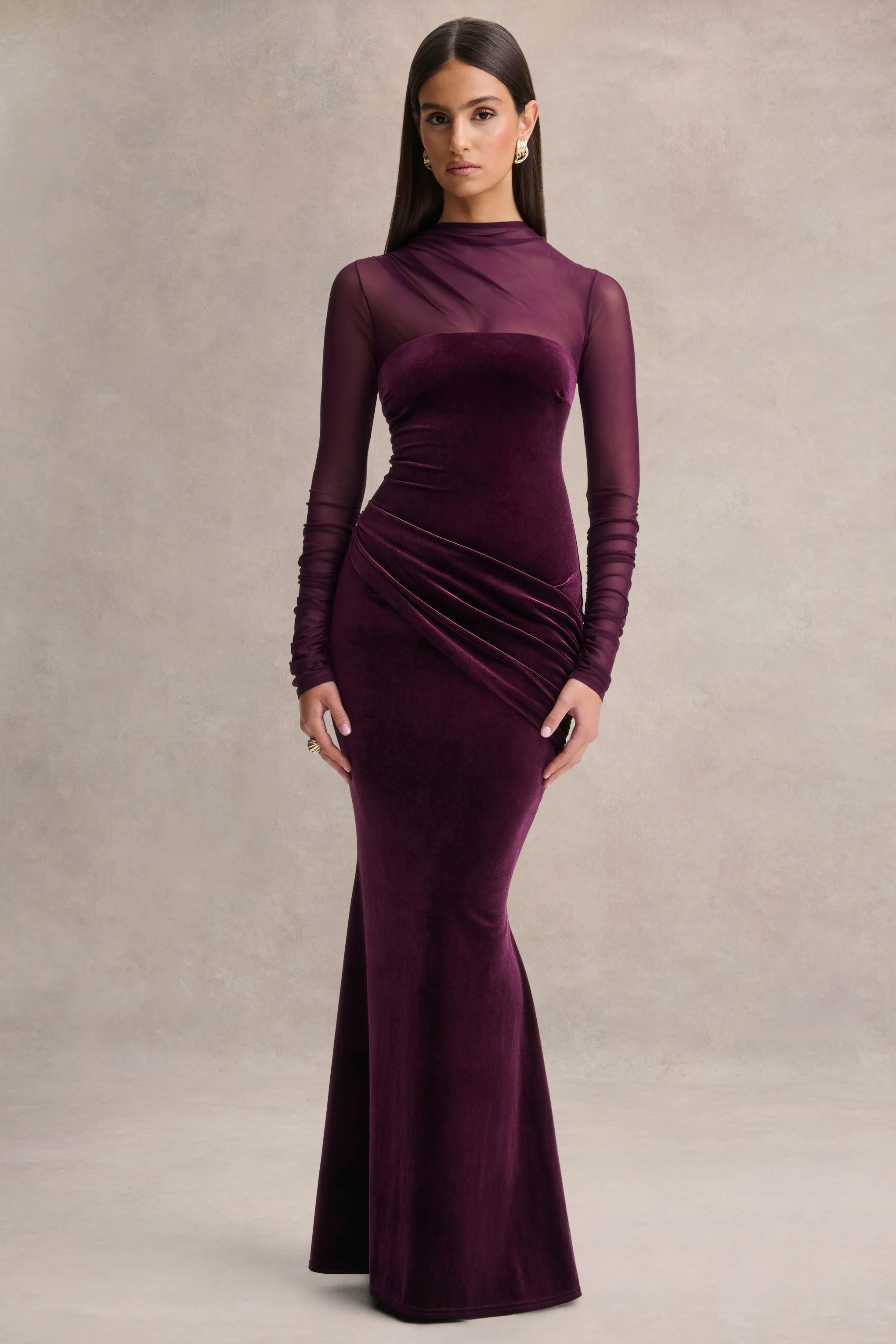 Cambria | Pruim Fluwelen Maxi Jurk Met Hoge Ronde Hals En Drapering Detail
