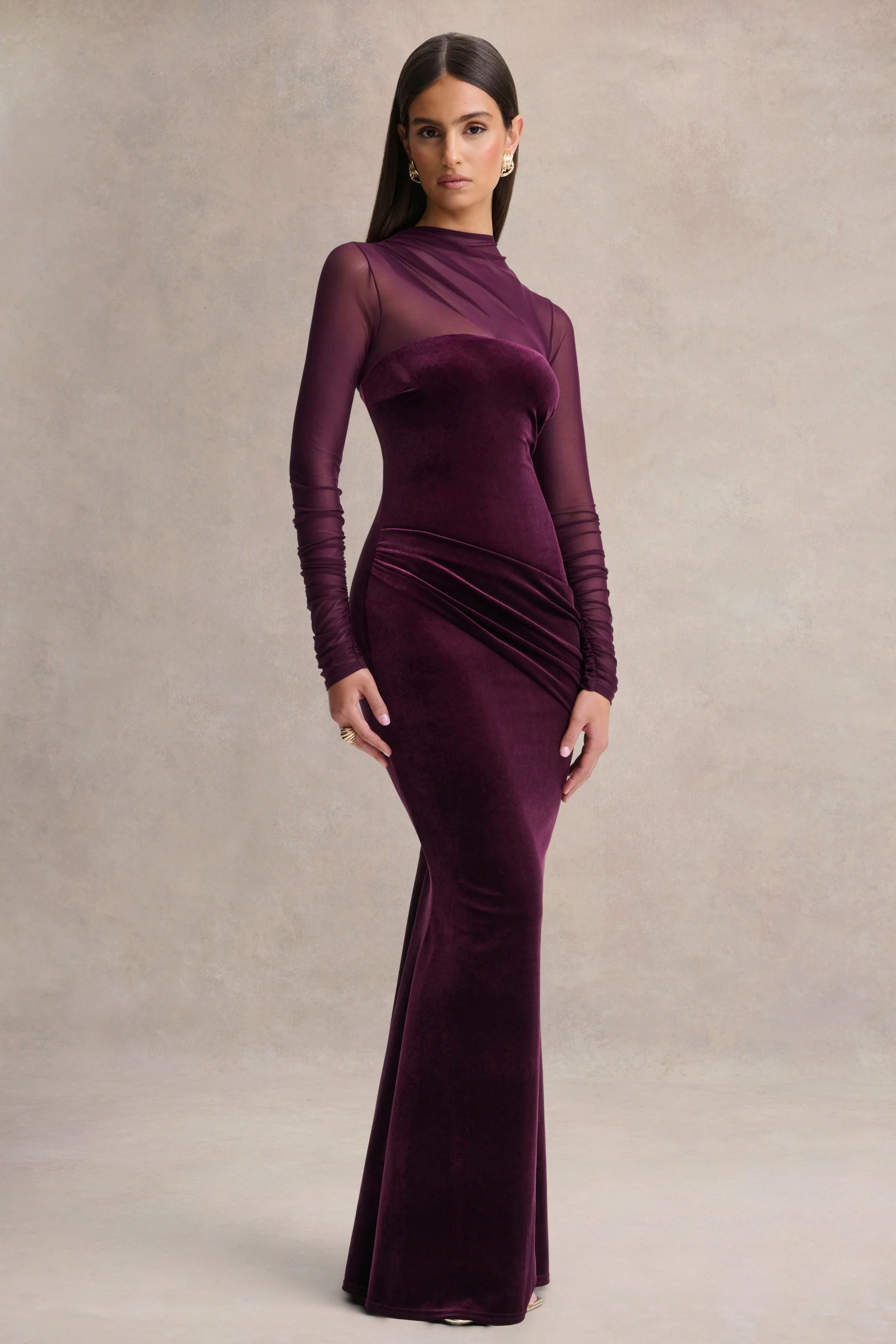 Cambria | Pruim Fluwelen Maxi Jurk Met Hoge Ronde Hals En Drapering Detail - Image 4