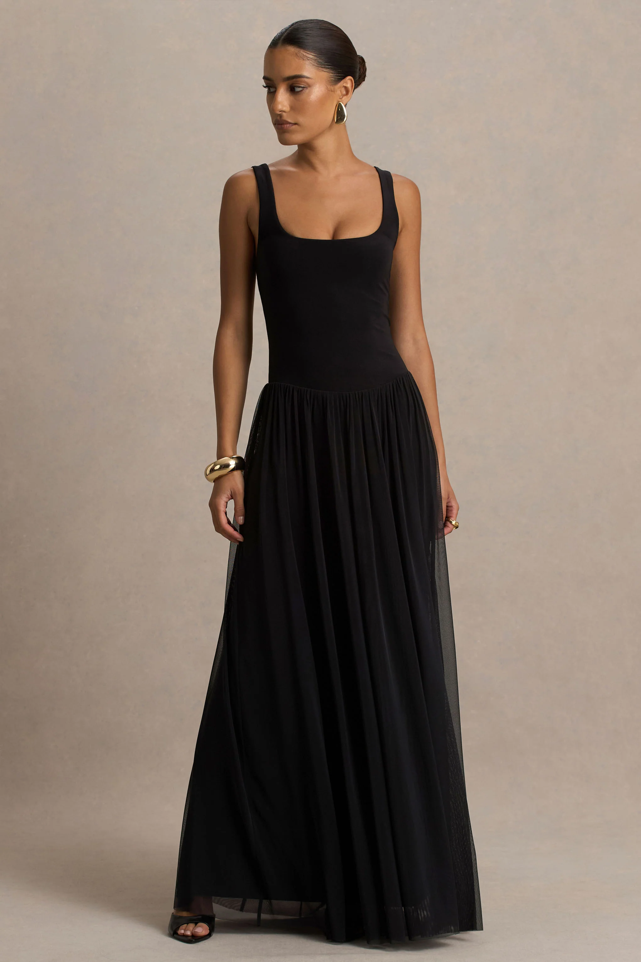 Camila | Zwart Ronde Hals Maxi Jurk Met Geplooide Rok