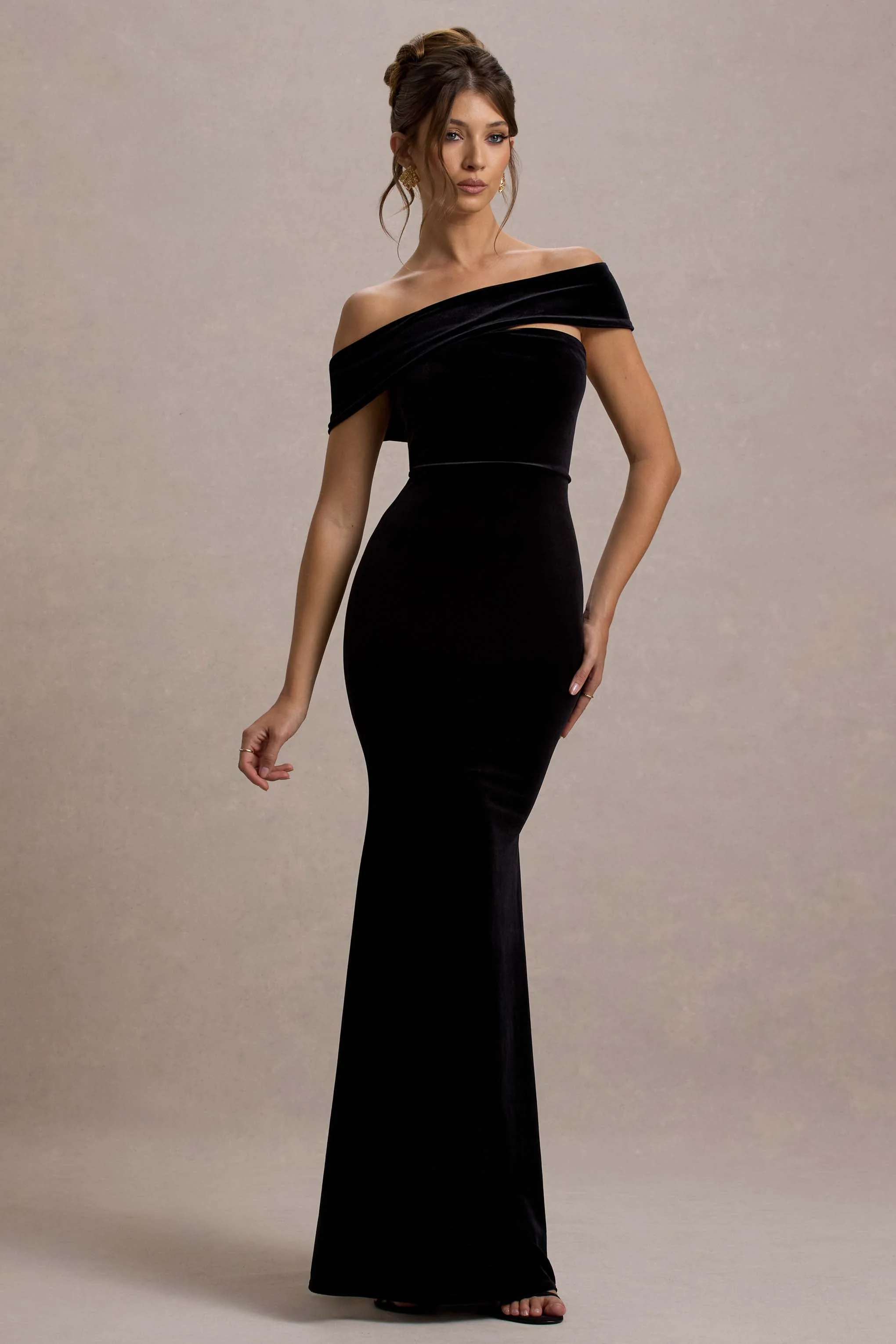 Candela | Zwarte Fluwelen Asymmetrische Bardot Maxi Jurk - Image 5