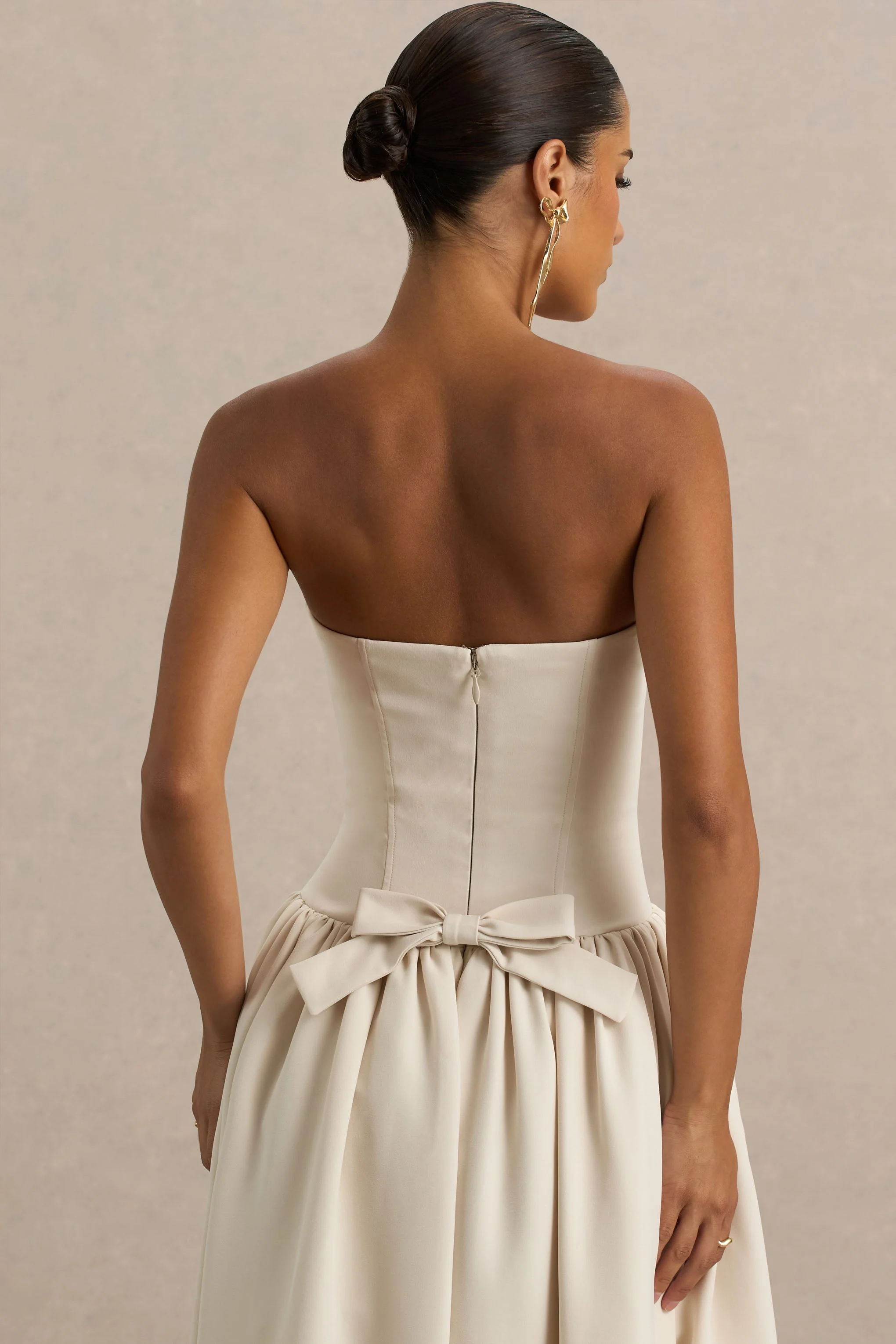 Candice | Crème Bandeau Volumineuze Midi Jurk Met Strik Detail Op Rug - Image 11