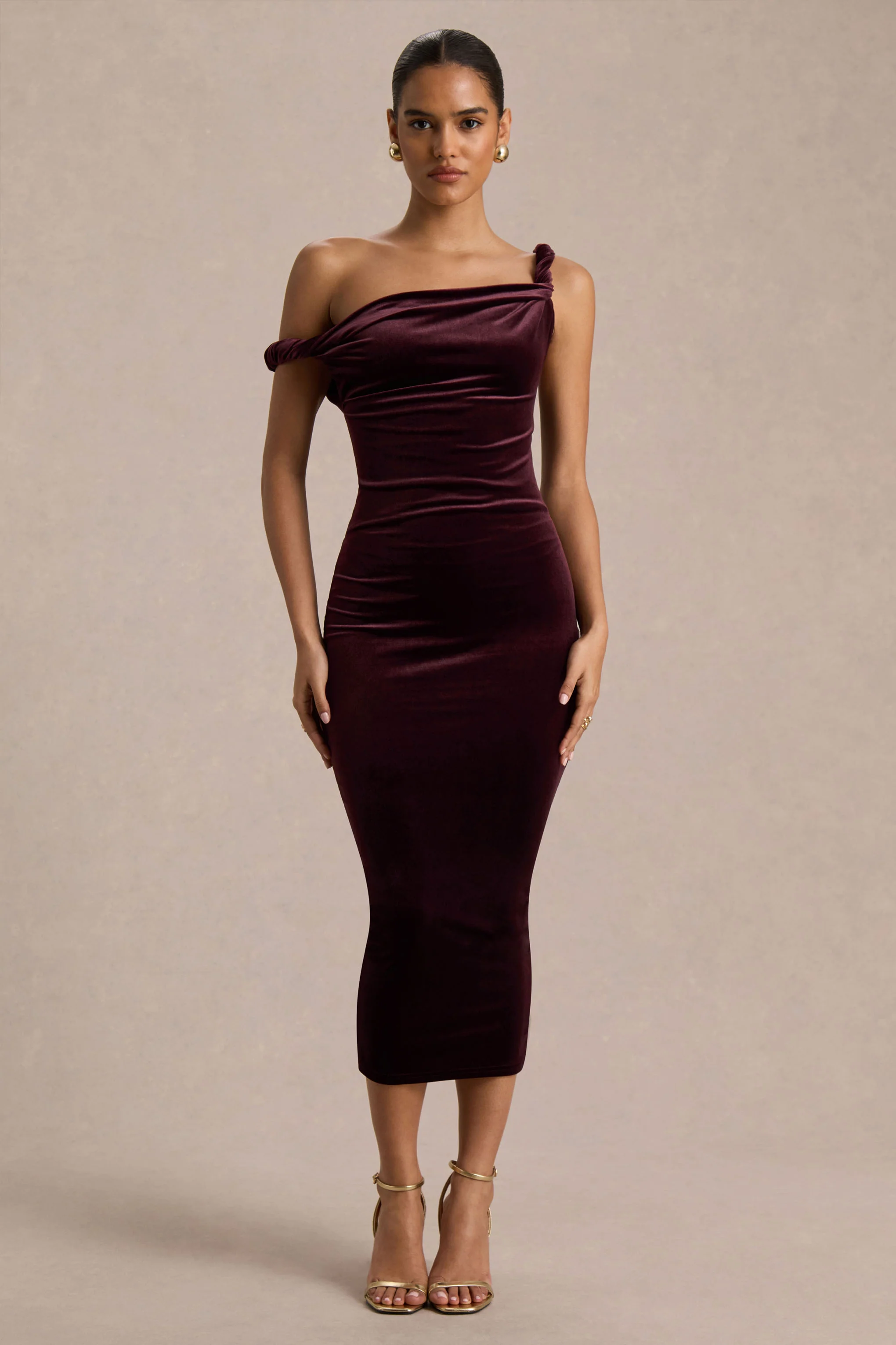Carella | Bordeaux Fluwelen Gedraaide Asymmetrische Midi Jurk