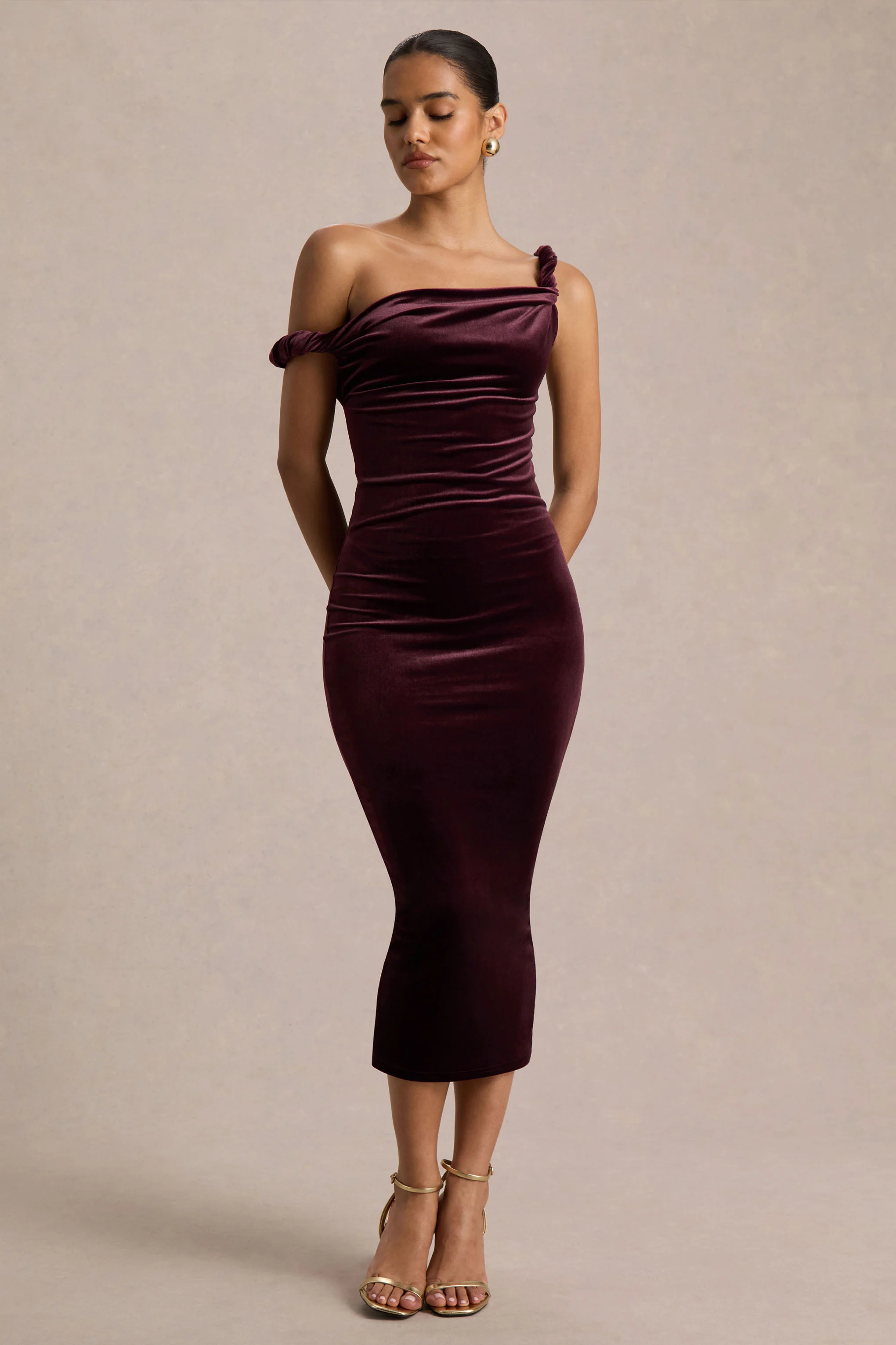 Carella | Bordeaux Fluwelen Gedraaide Asymmetrische Midi Jurk - Image 5