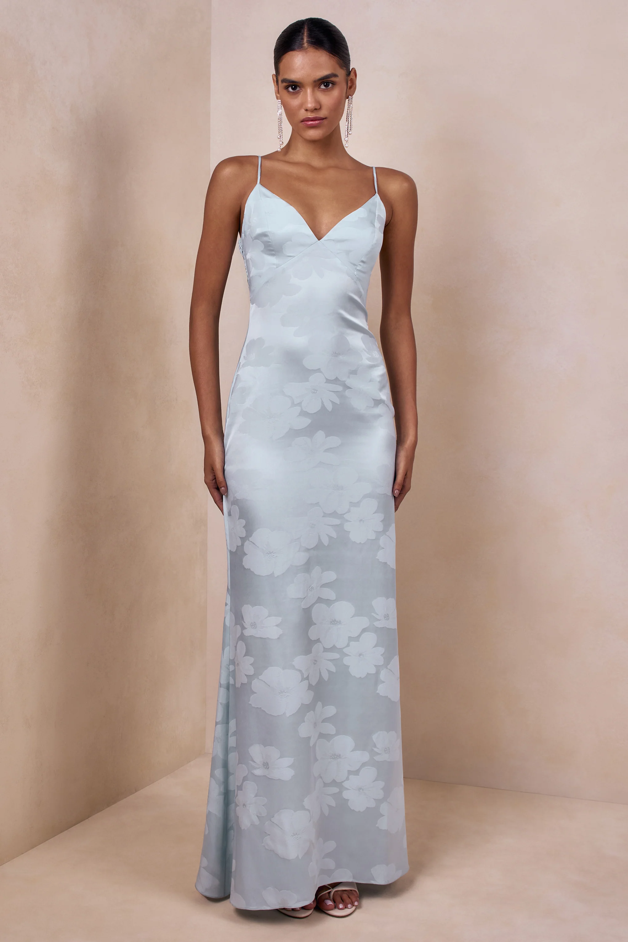 Carelle | Poederblauwe Satijnen Maxi Jurk Met Diepe V-Hals En Asymmetrische Verlaagde Taille