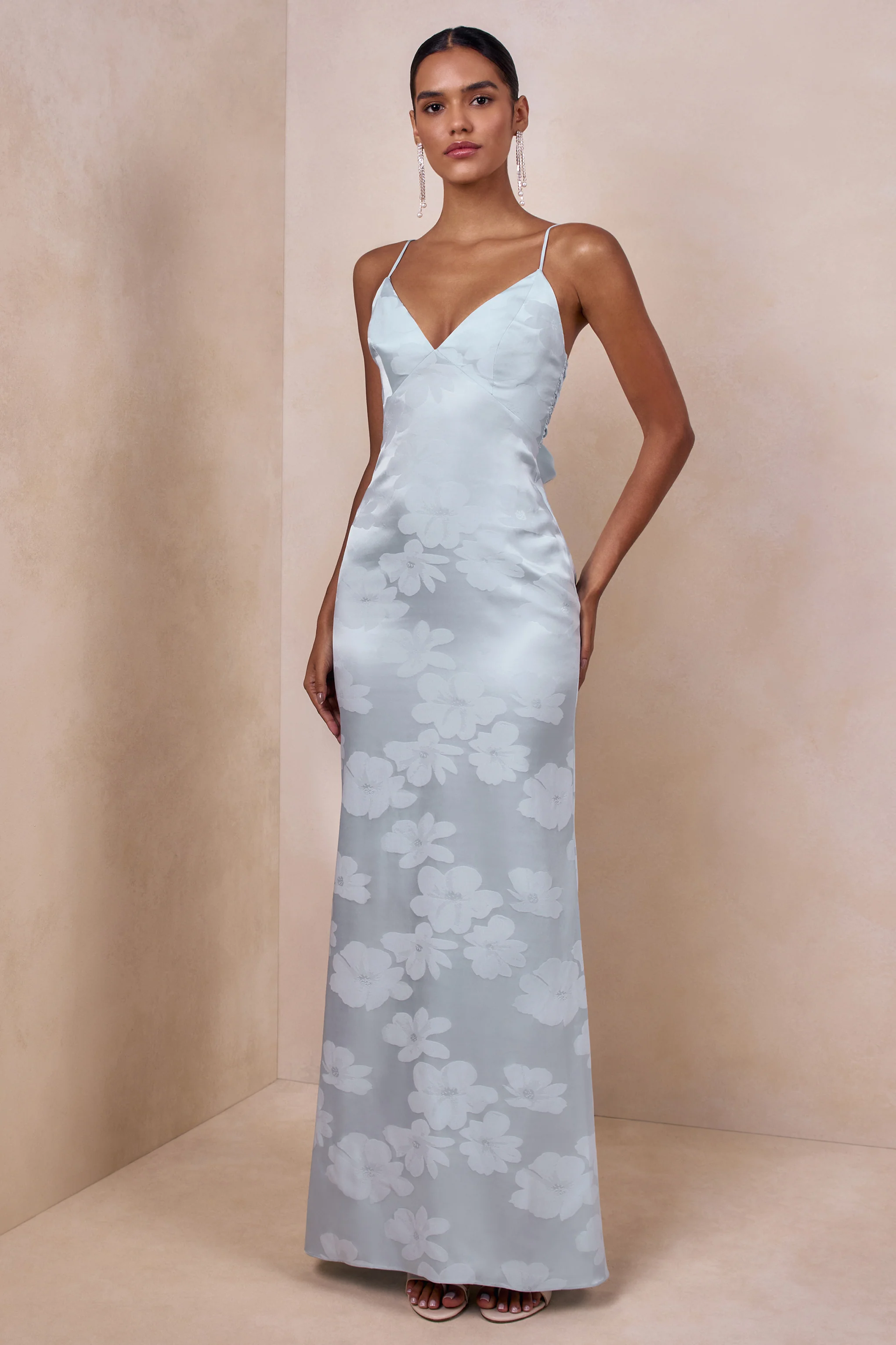 Carelle | Poederblauwe Satijnen Maxi Jurk Met Diepe V-Hals En Asymmetrische Verlaagde Taille - Image 5