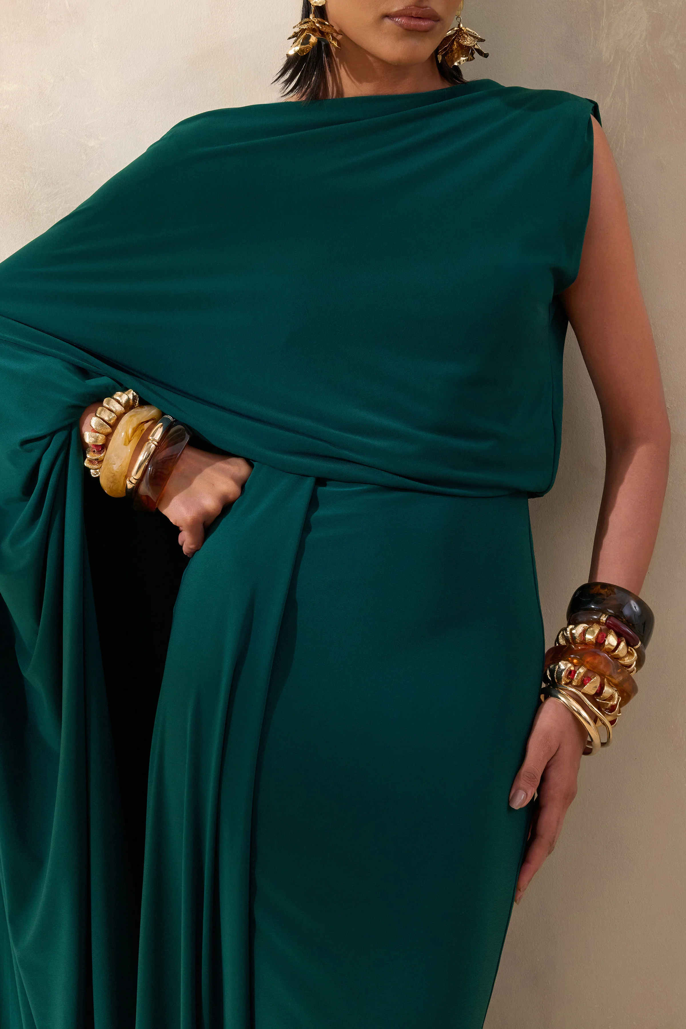 Carenza | Donkergroene Asymmetrische Hals Maxi Jurk met Cape Mouw - Image 3