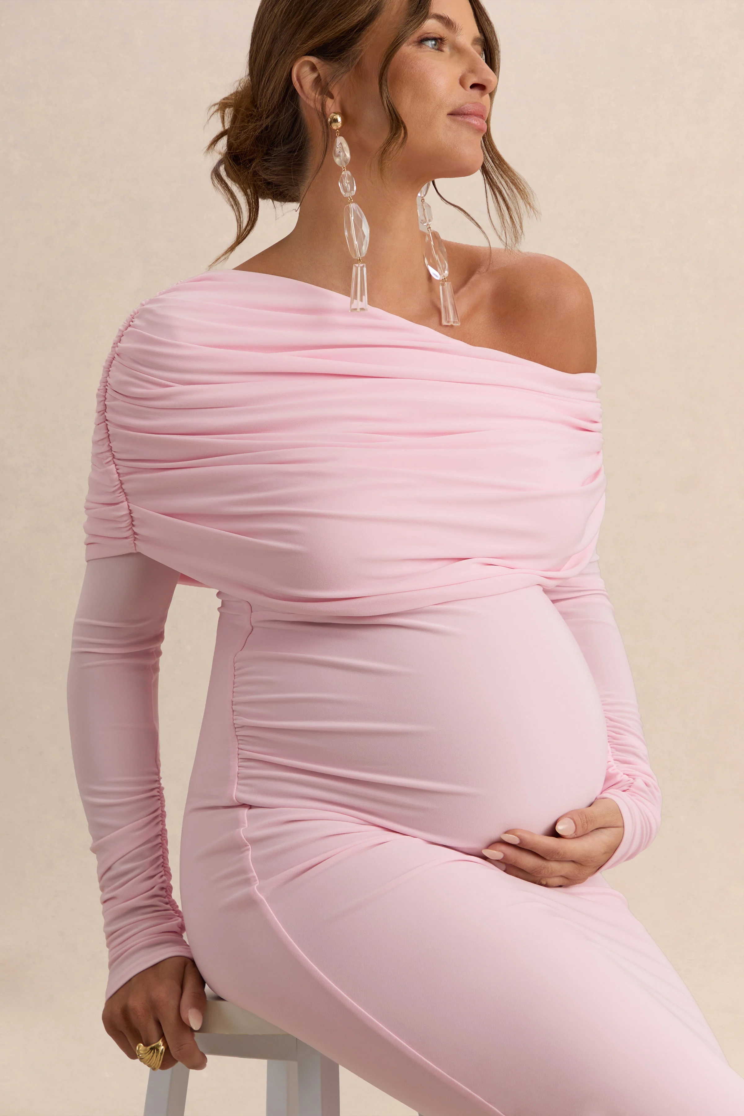 Carleigh | Lichtroze Asymmetrische Hals Zwangerschaps Maxi Jurk met Draperende Details - Image 4