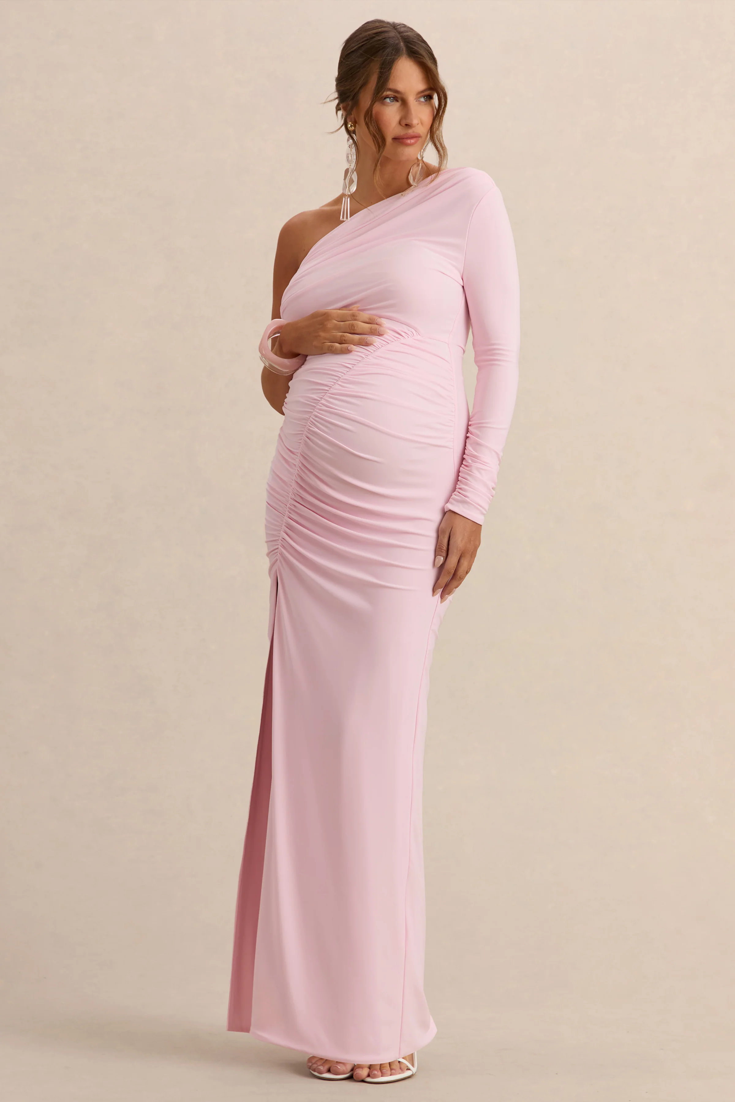 Cassiana | Lichtroze Asymmetrische Hals Zwangerschaps Maxi Jurk Met Hoge Voorsplit