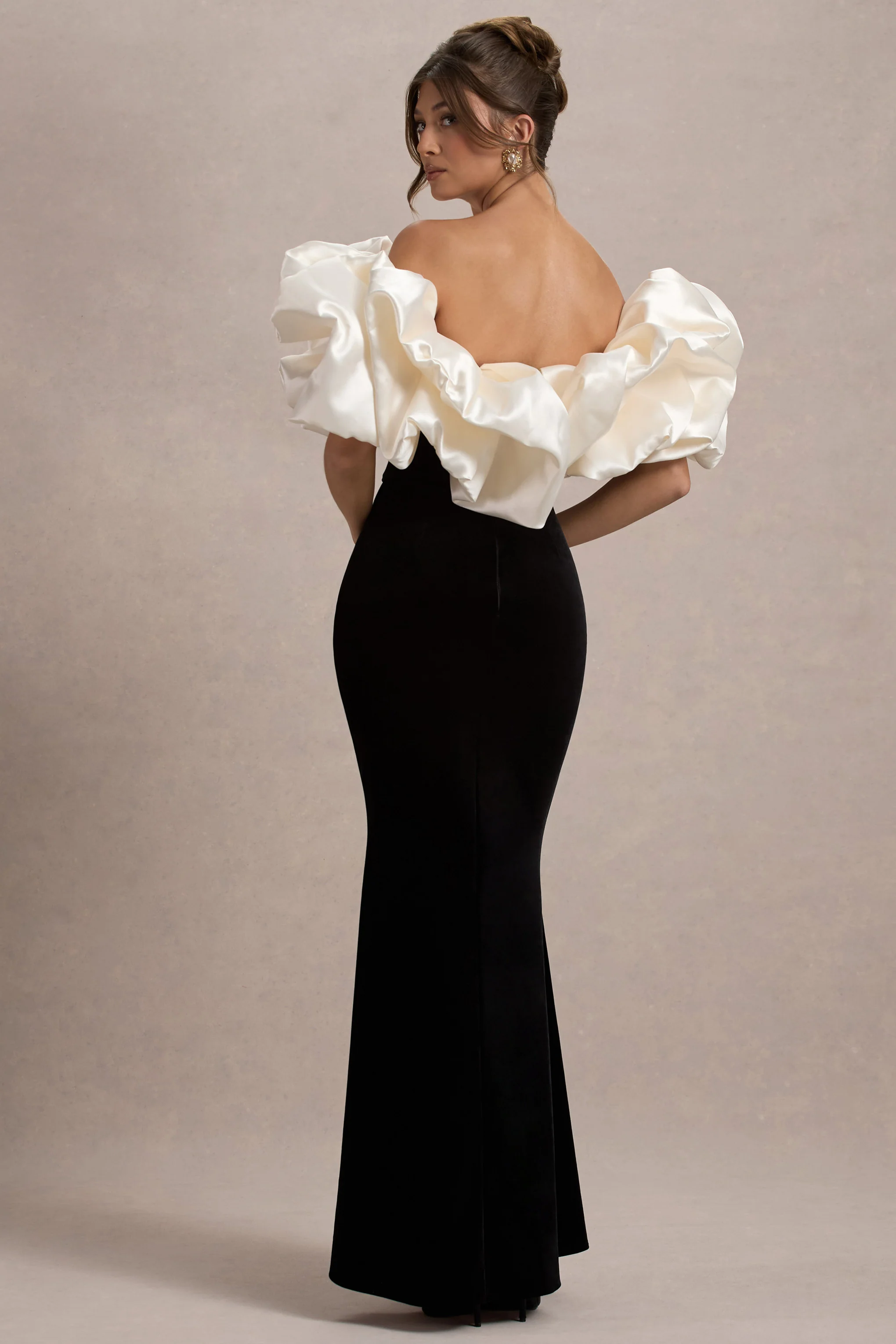 Cecily | Zwarte Velours Bardot-Maxi Jurk Met Satijn Ruches Rand - Image 2