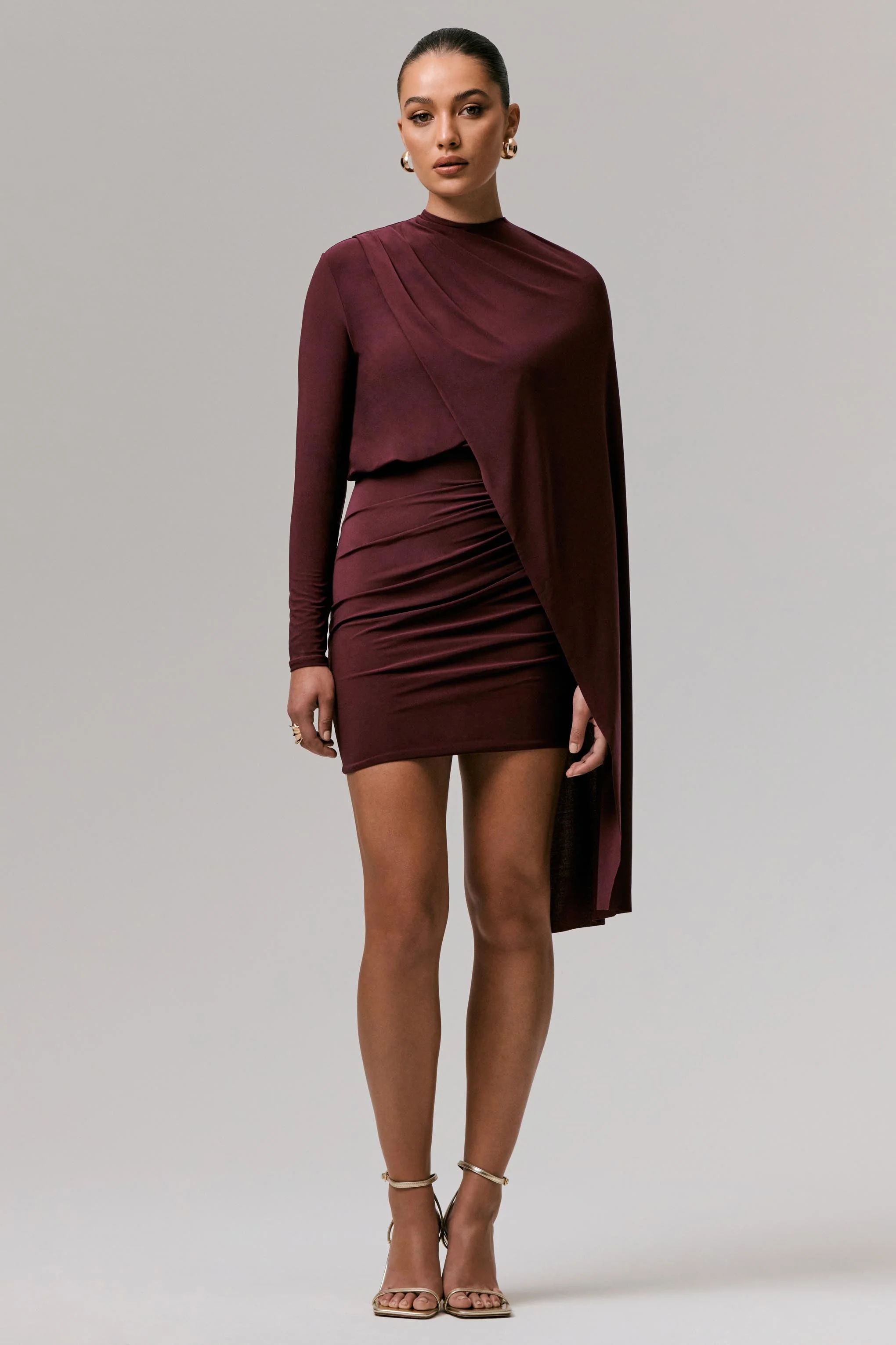Celeste | Bordeaux Mini Jurk Met Lange Cape Mouwen - Image 4