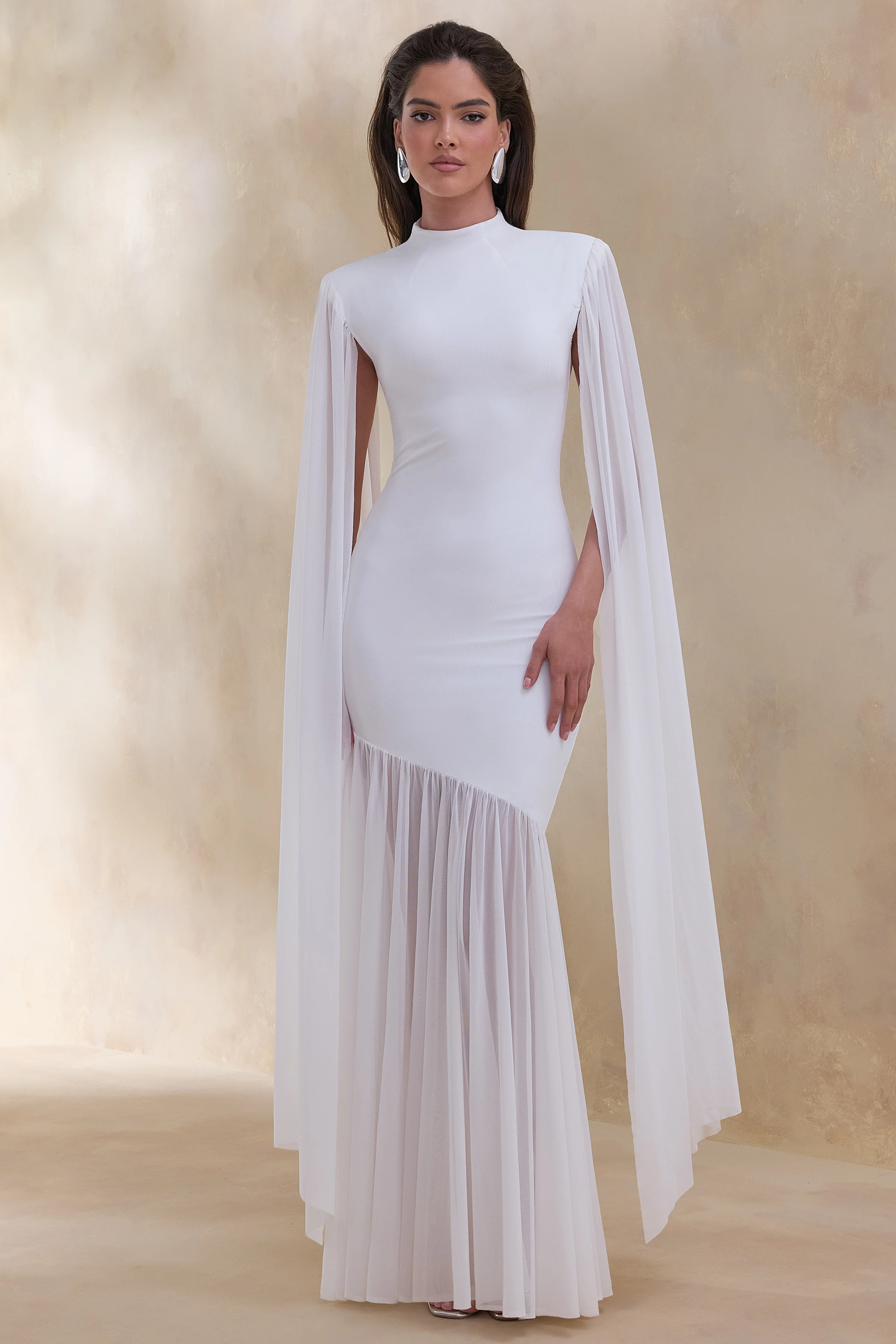 Chantelle | Witte Maxi Jurk met Hoge Hals Verlaagde Taille En Cape Mouwen