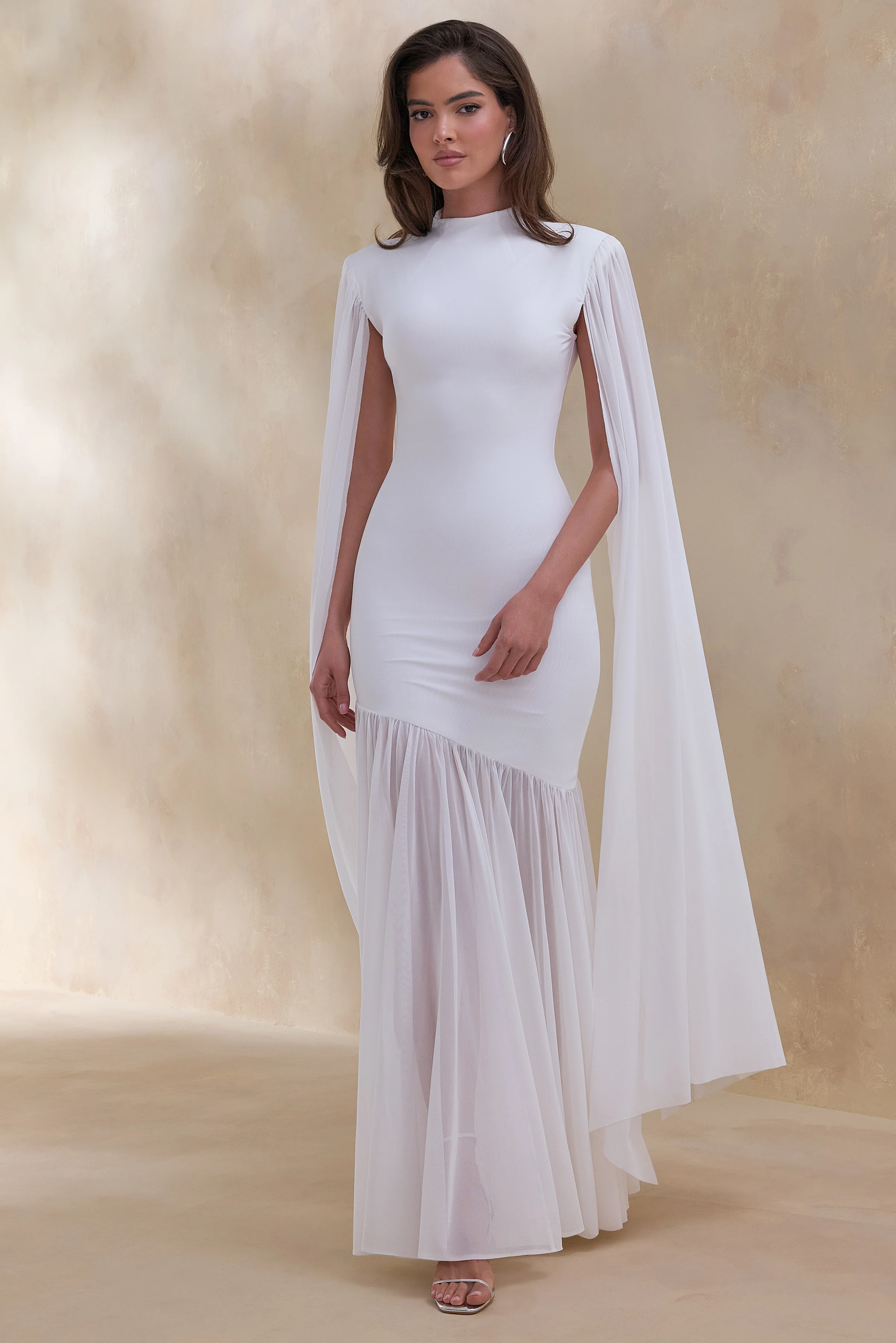 Chantelle | Witte Maxi Jurk met Hoge Hals Verlaagde Taille En Cape Mouwen - Image 4