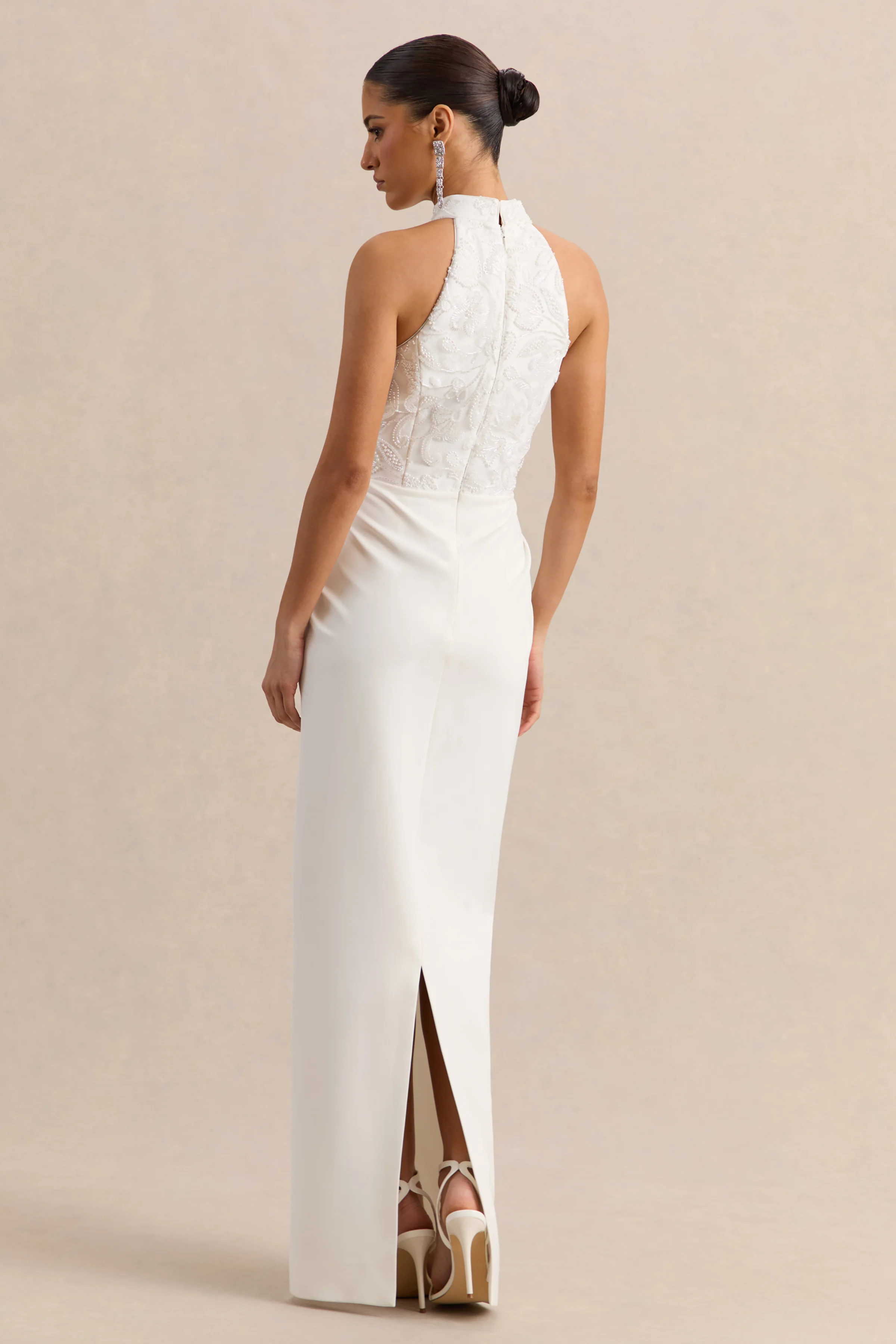 Charlotte | Witte Halternek Maxi Jurk Met Geplooide Details - Image 2