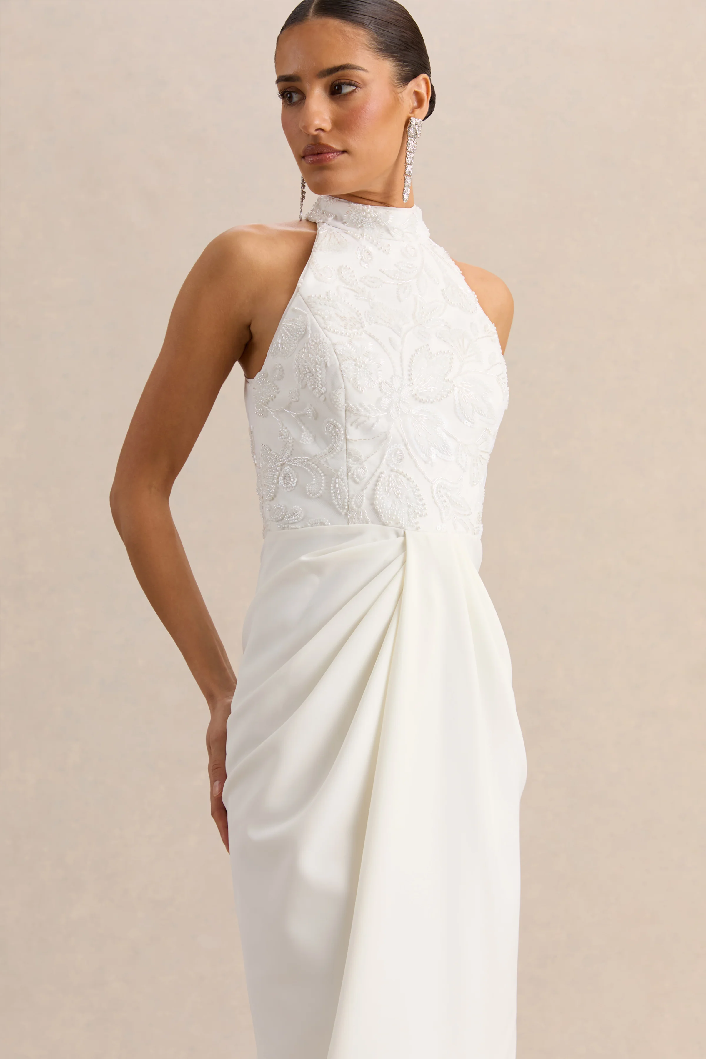 Charlotte | Witte Halternek Maxi Jurk Met Geplooide Details - Image 3