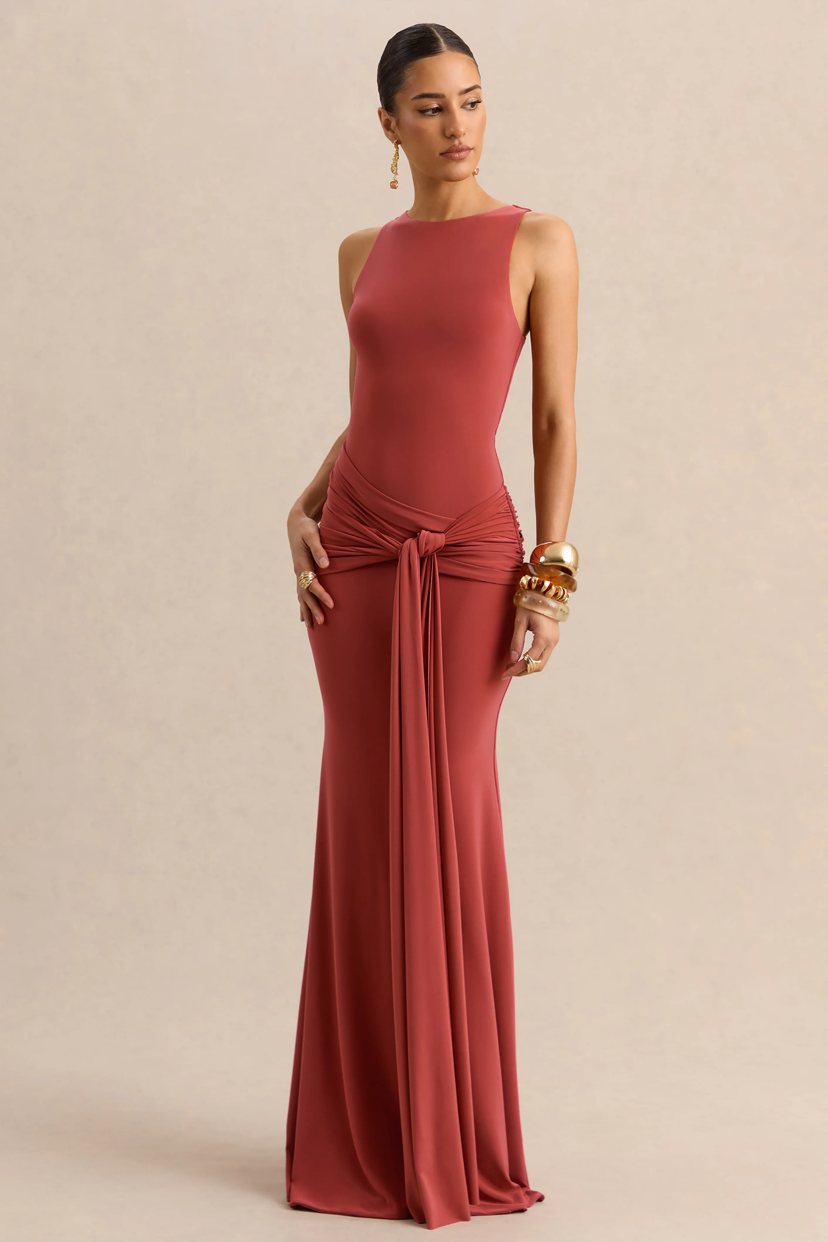 Cherine | Roestbruine Ronde Hals Maxi Jurk Met Geplooide Details En Ceintuur - Image 3