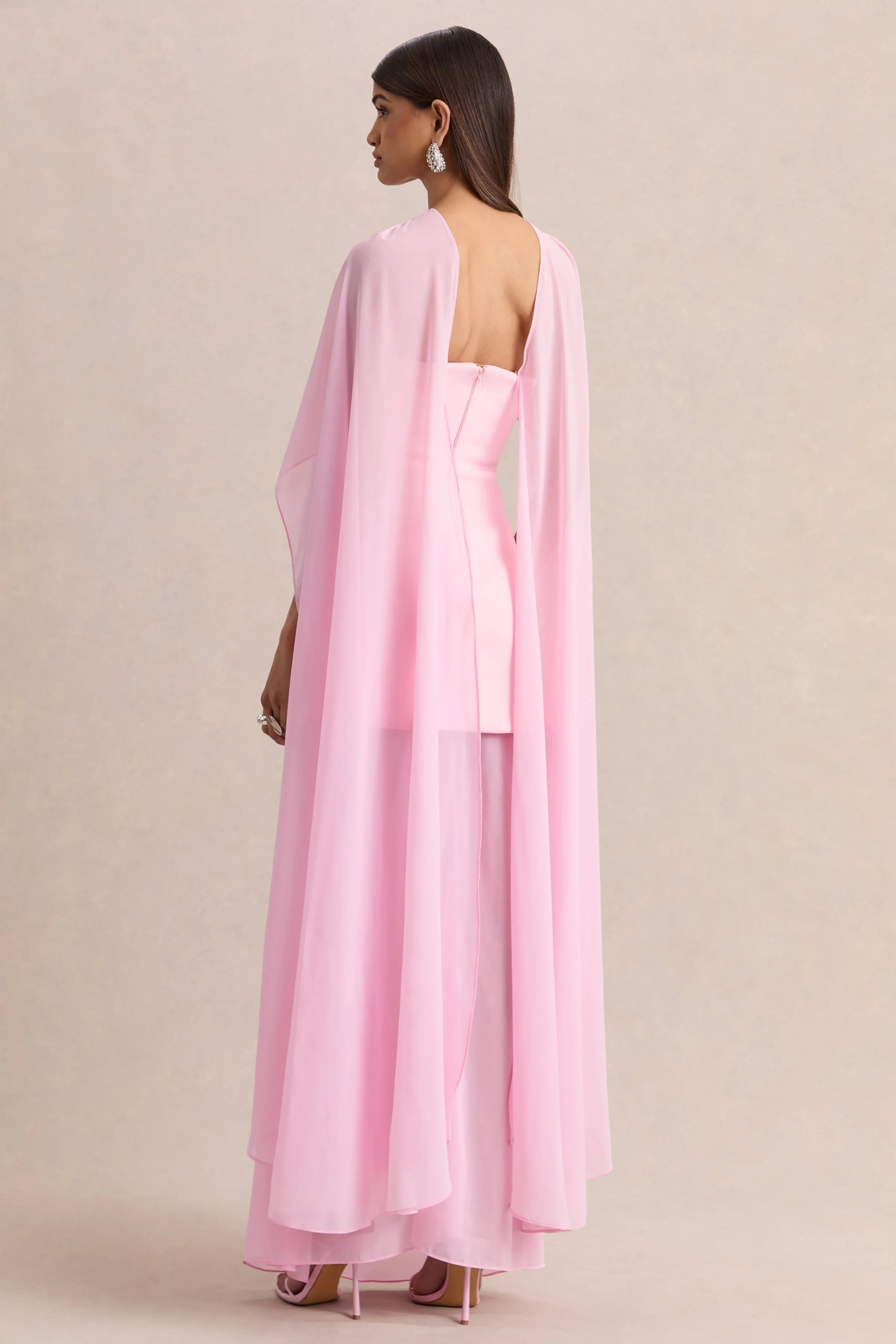 Chessa | Licht Roze Boot Hals Maxi Jurk With Doorschijnende Cape - Image 2
