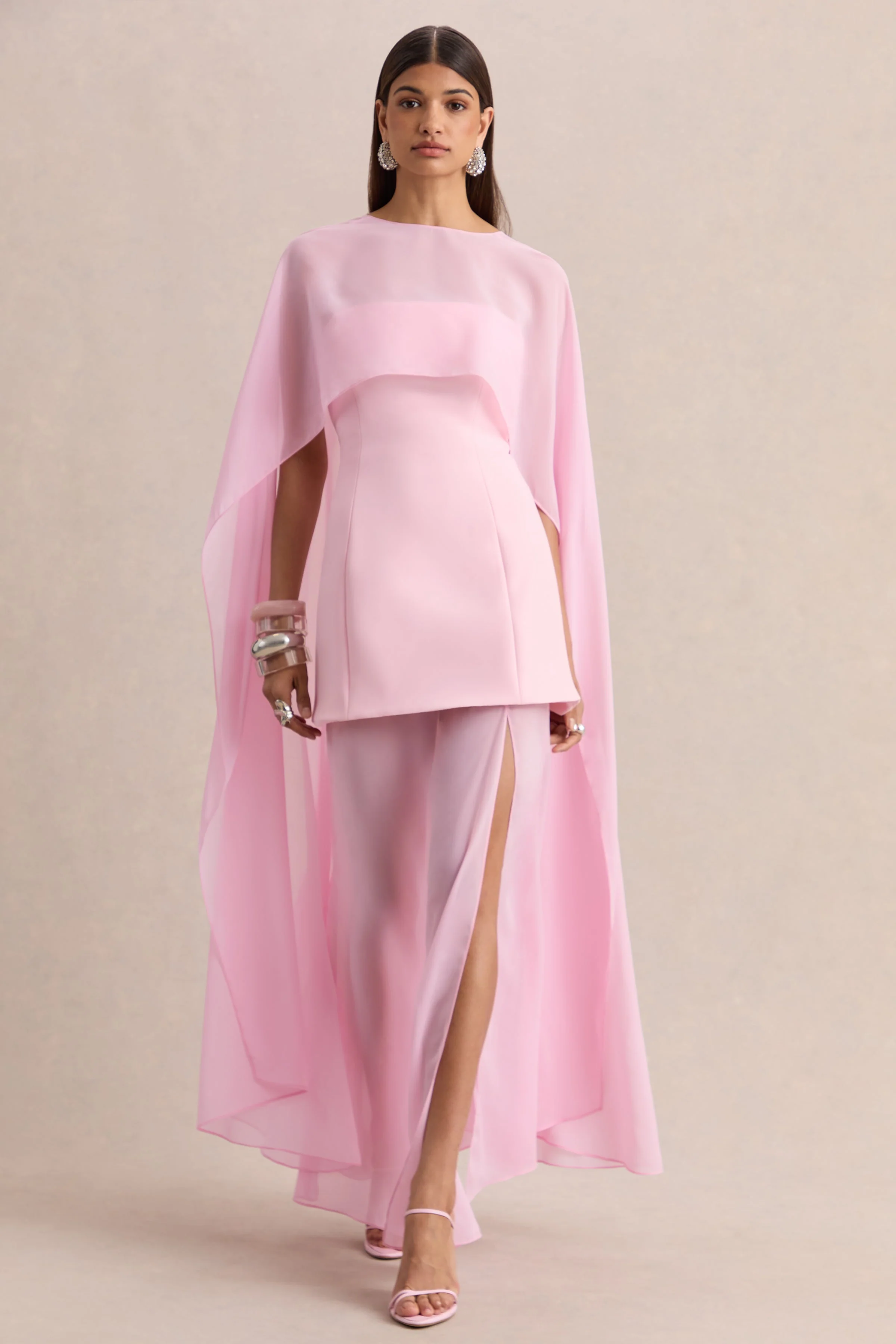 Chessa | Licht Roze Boot Hals Maxi Jurk With Doorschijnende Cape - Image 3