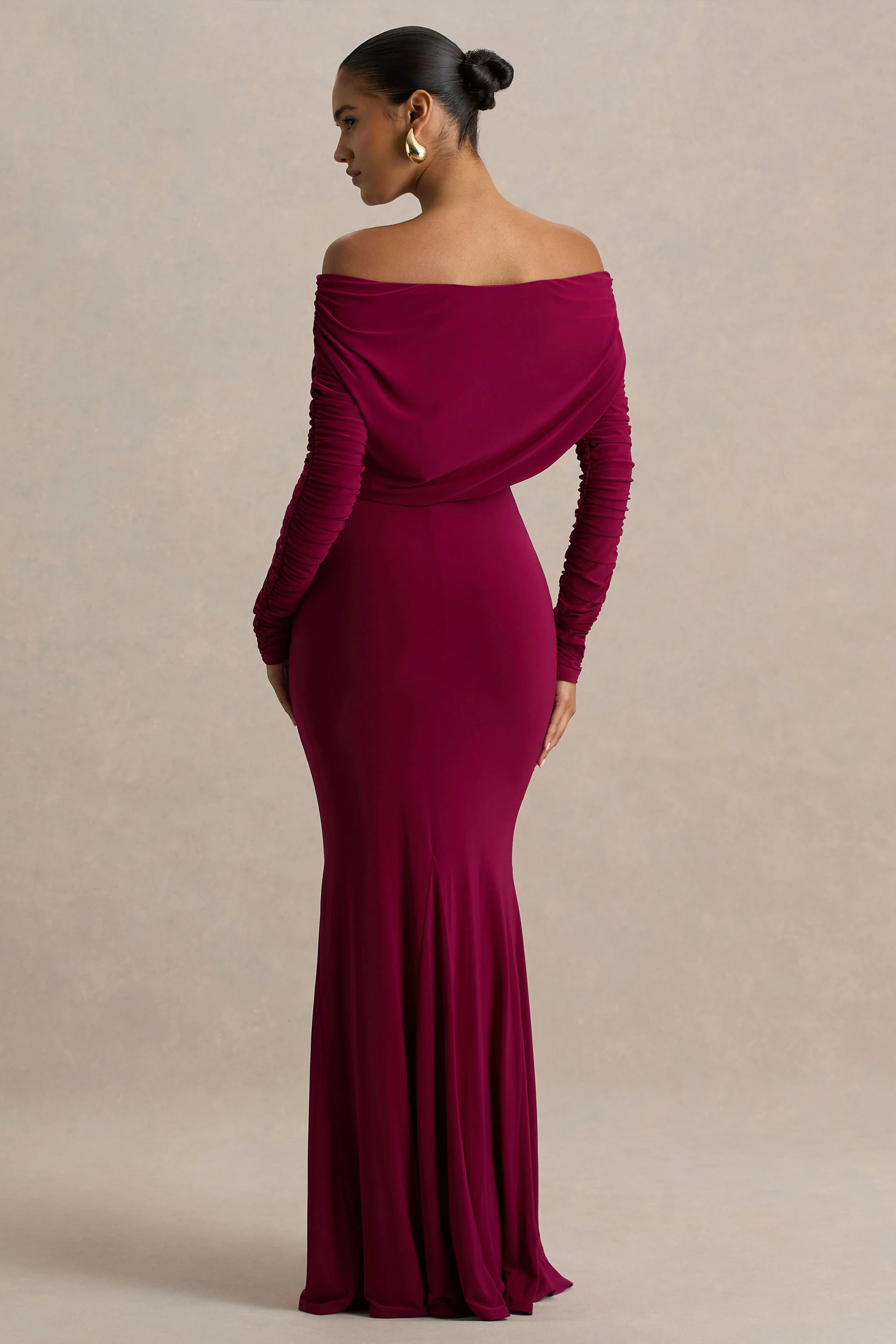 Cilla | Bordeaux Bardot Nek Maxi Jurk Met Gerimpeld Details - Image 2