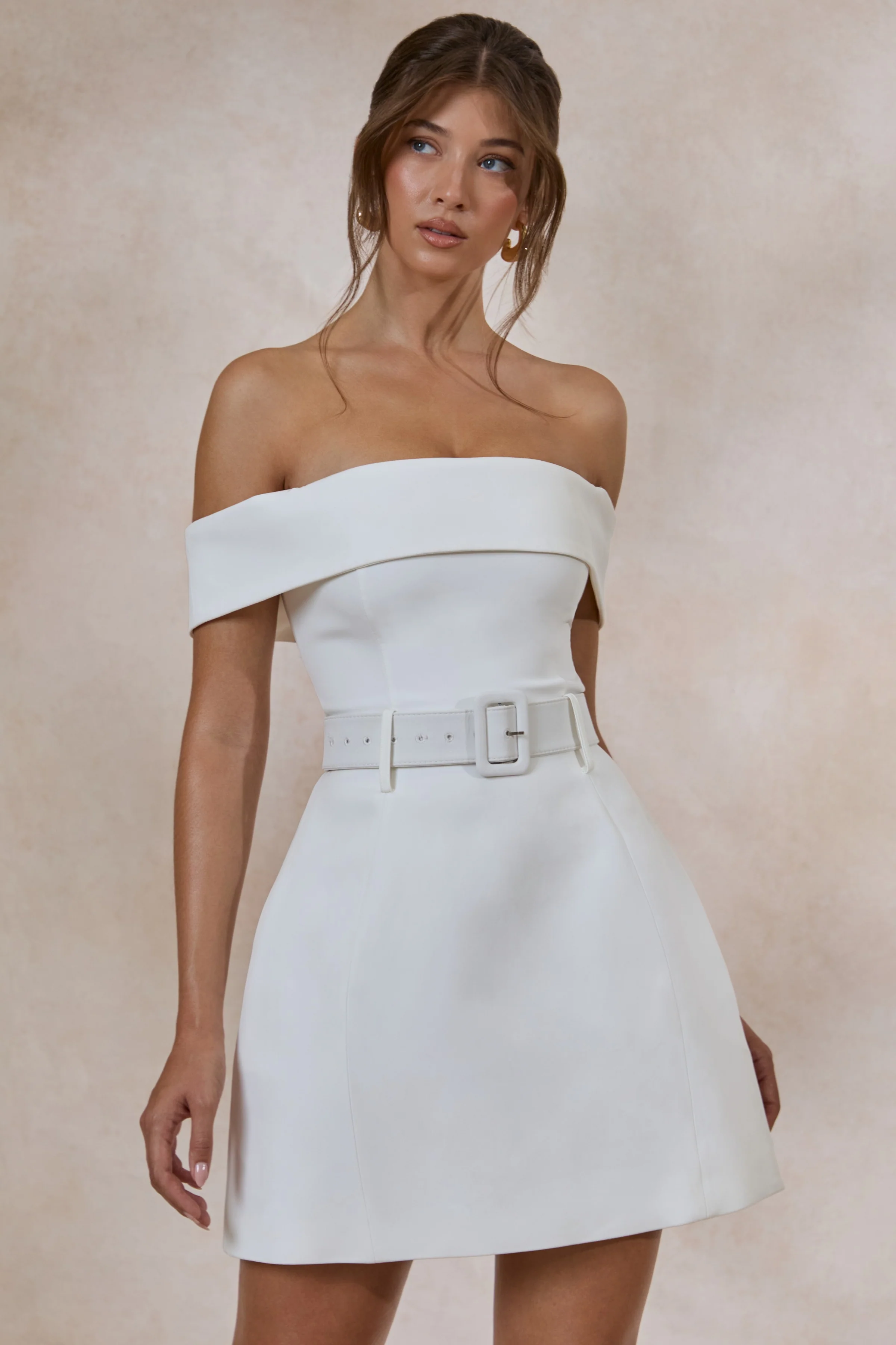 Cilly | Witte Bardot-Hals Mini Jurk Met Ceintuurdetail - Image 3